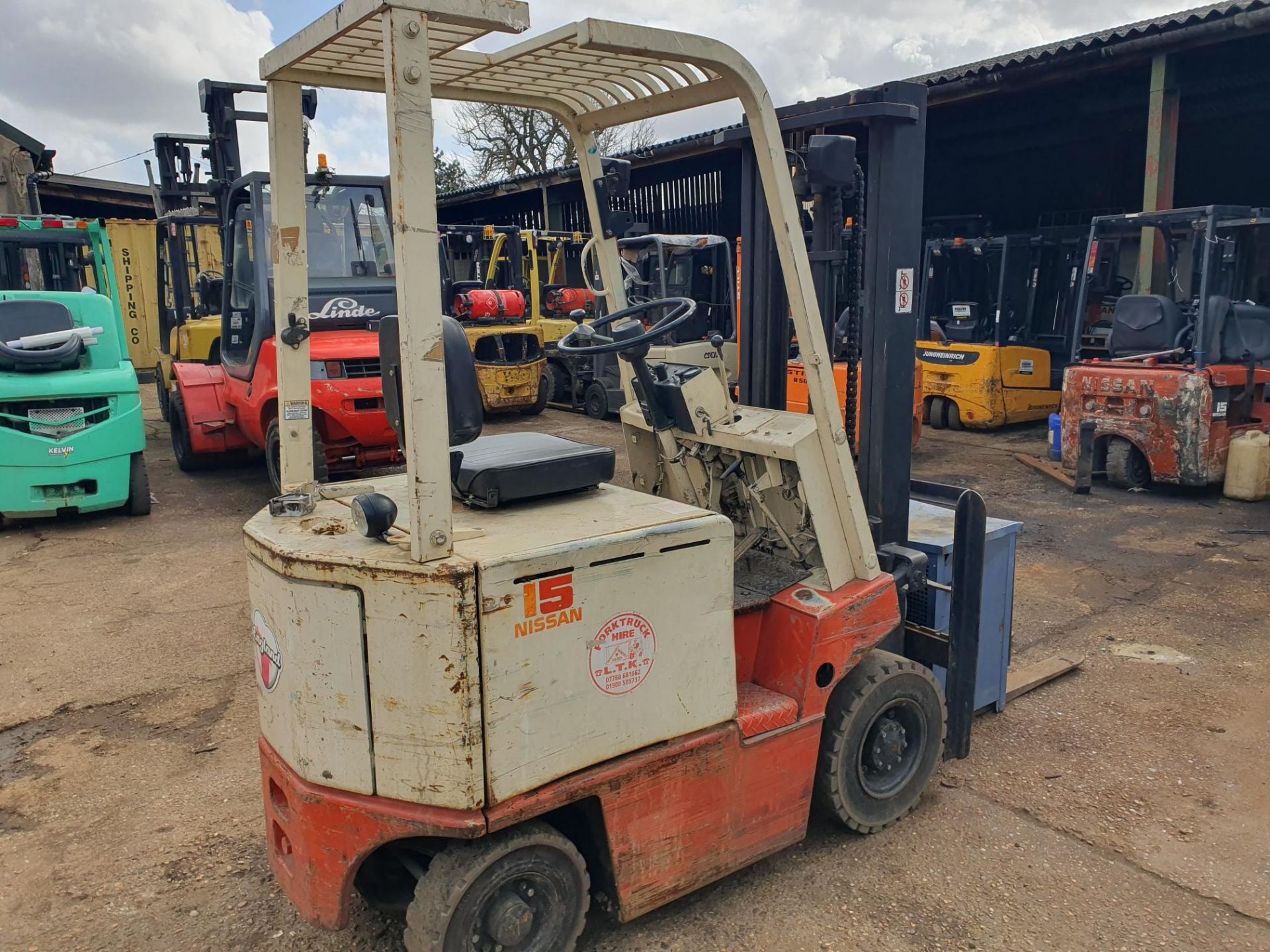 NISSAN/DATSUN ELECTRIC FORKLIFT. 1500KG. - Image 3 of 7