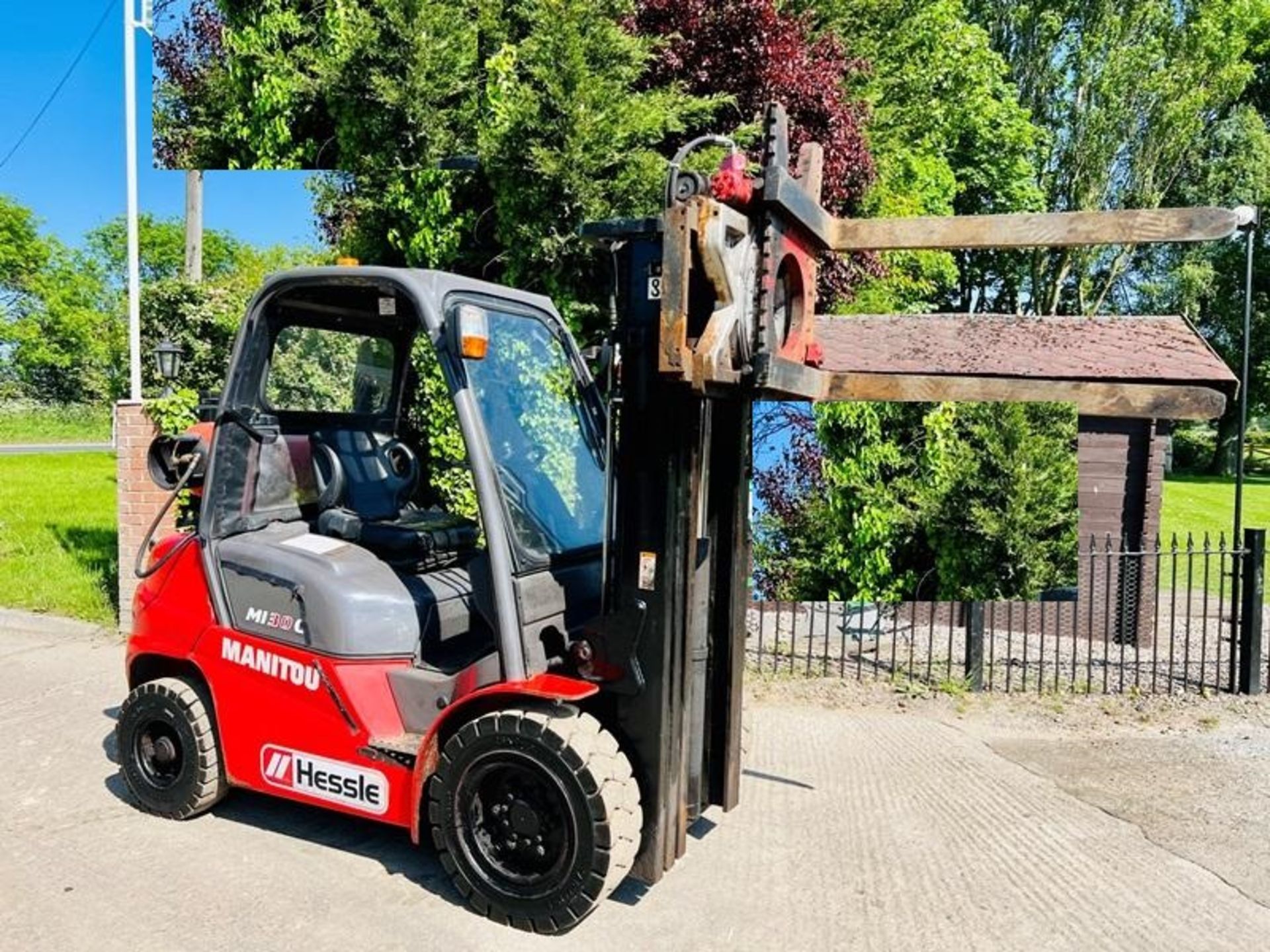 MANITOU MI30G FORKLIFT *YEAR 2013, CONTAINER SPEC, 1572 HOURS* C/W TURN TABLE - Image 4 of 18