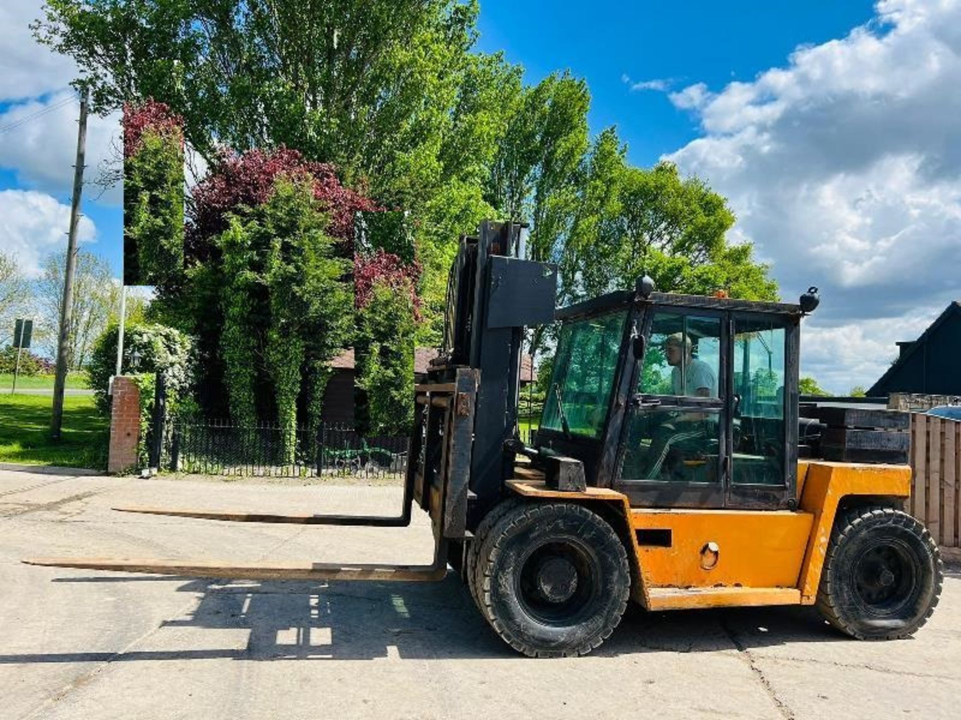 BOSS C80 DIESEL FORKLIFT C/W TINE POSITIONER & SIDE SHIFT - Image 3 of 17