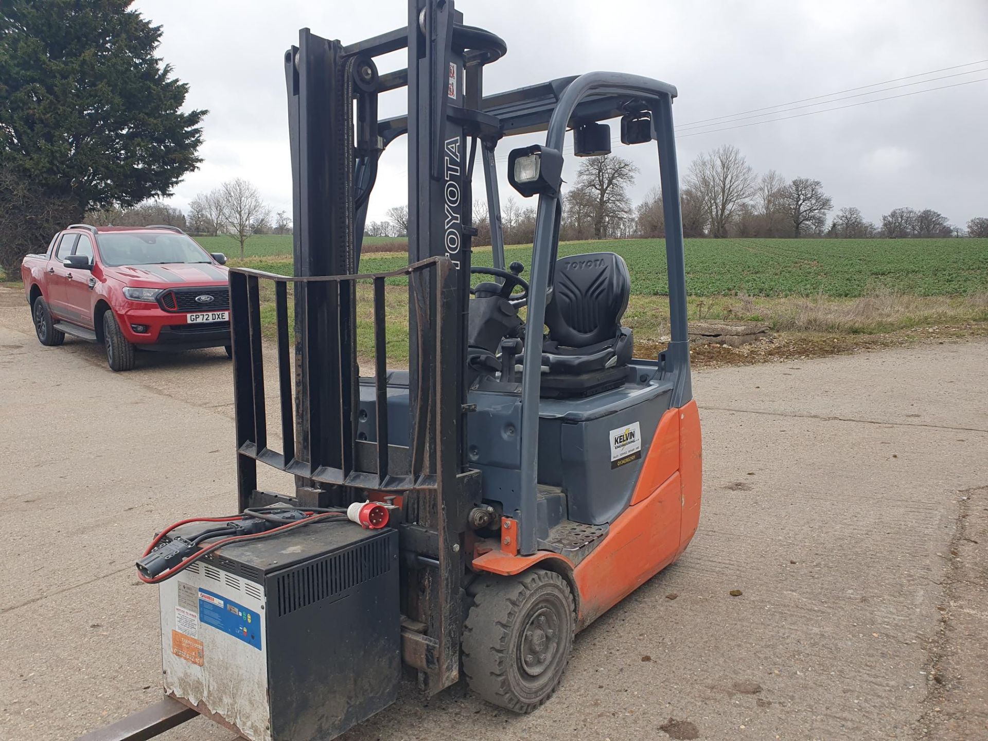 TOYOTA ELECTRIC FORKLIFT - Image 7 of 9