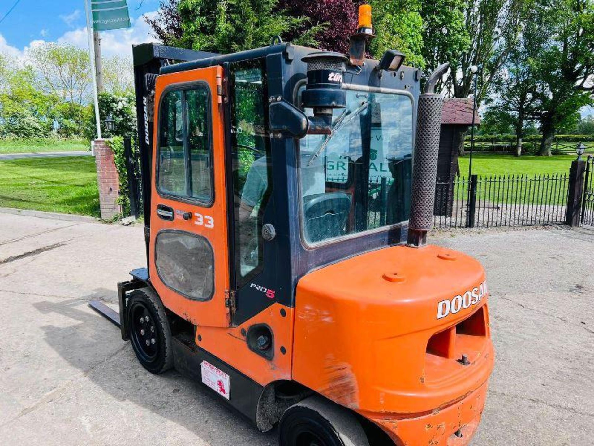 DOOSAN D33S-5 DIESEL FORKLIFT * YEAR 2012 * C/W SIDE SHIFT - Image 13 of 25