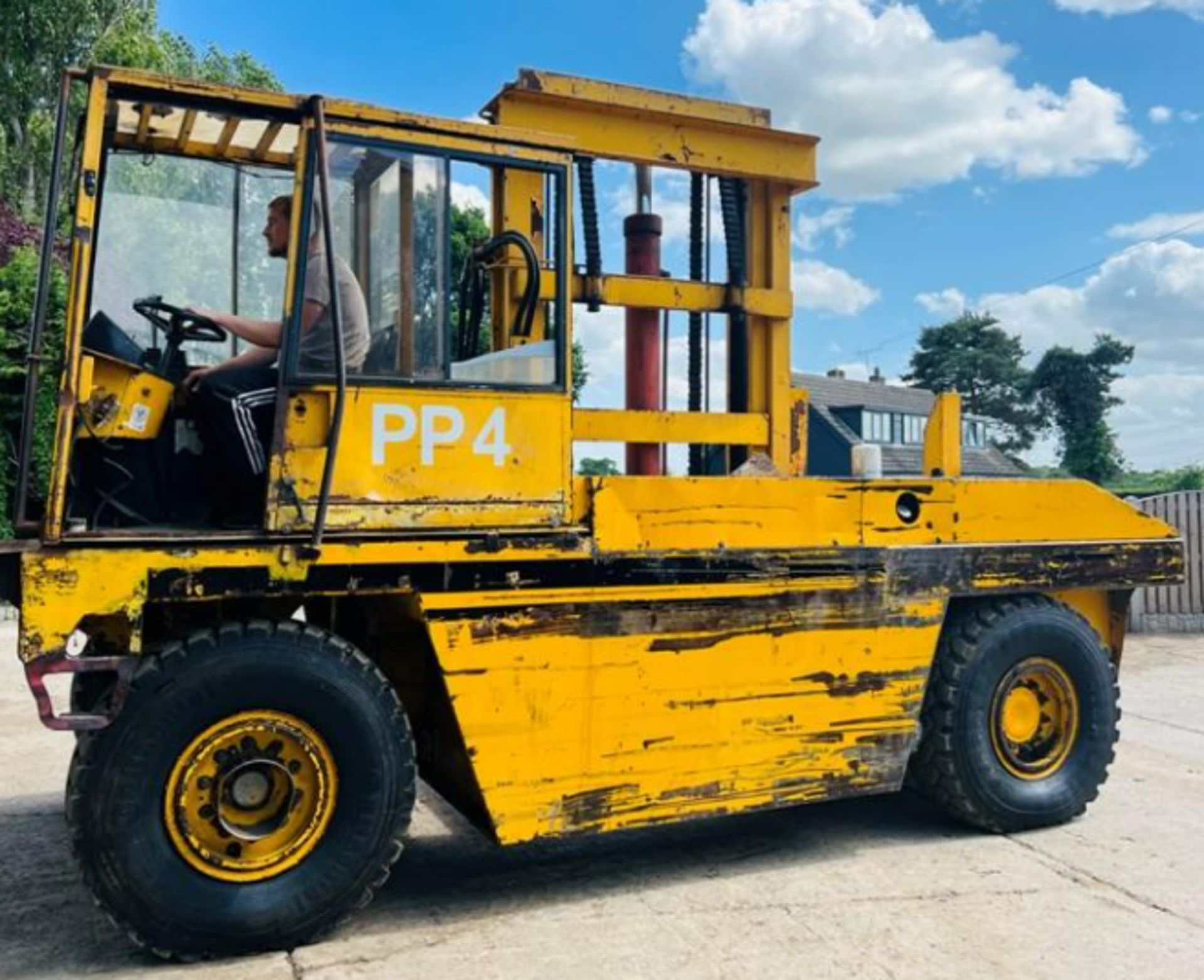 SSP SIDE LOAD DIESEL FORKLIFT C/W 2 X HYDRAULIC SUPPORT LEGS - Image 2 of 17