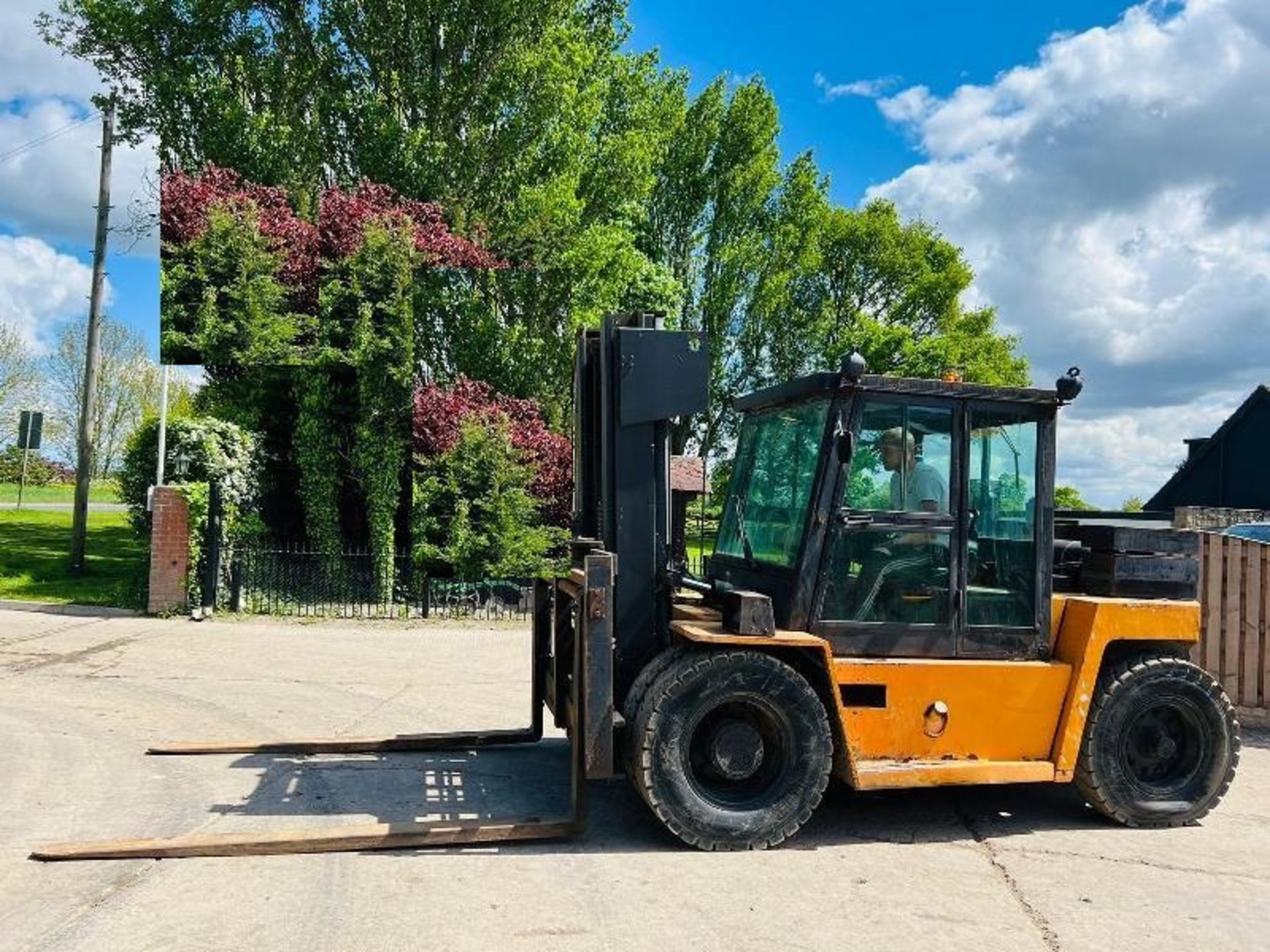 BOSS C80 DIESEL FORKLIFT C/W TINE POSITIONER & SIDE SHIFT - Image 2 of 17