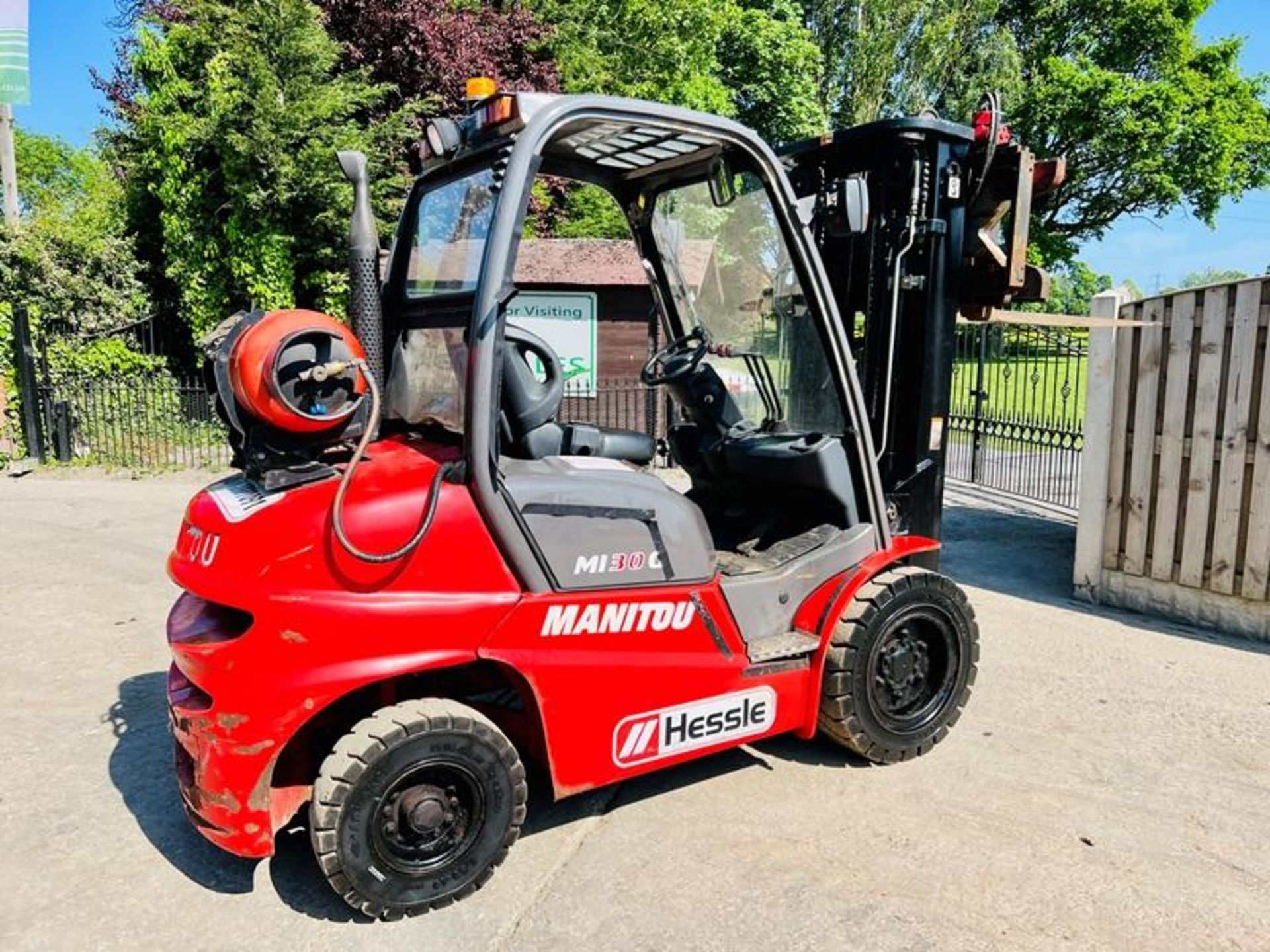 MANITOU MI30G FORKLIFT *YEAR 2013, CONTAINER SPEC, 1572 HOURS* C/W TURN TABLE - Image 7 of 18