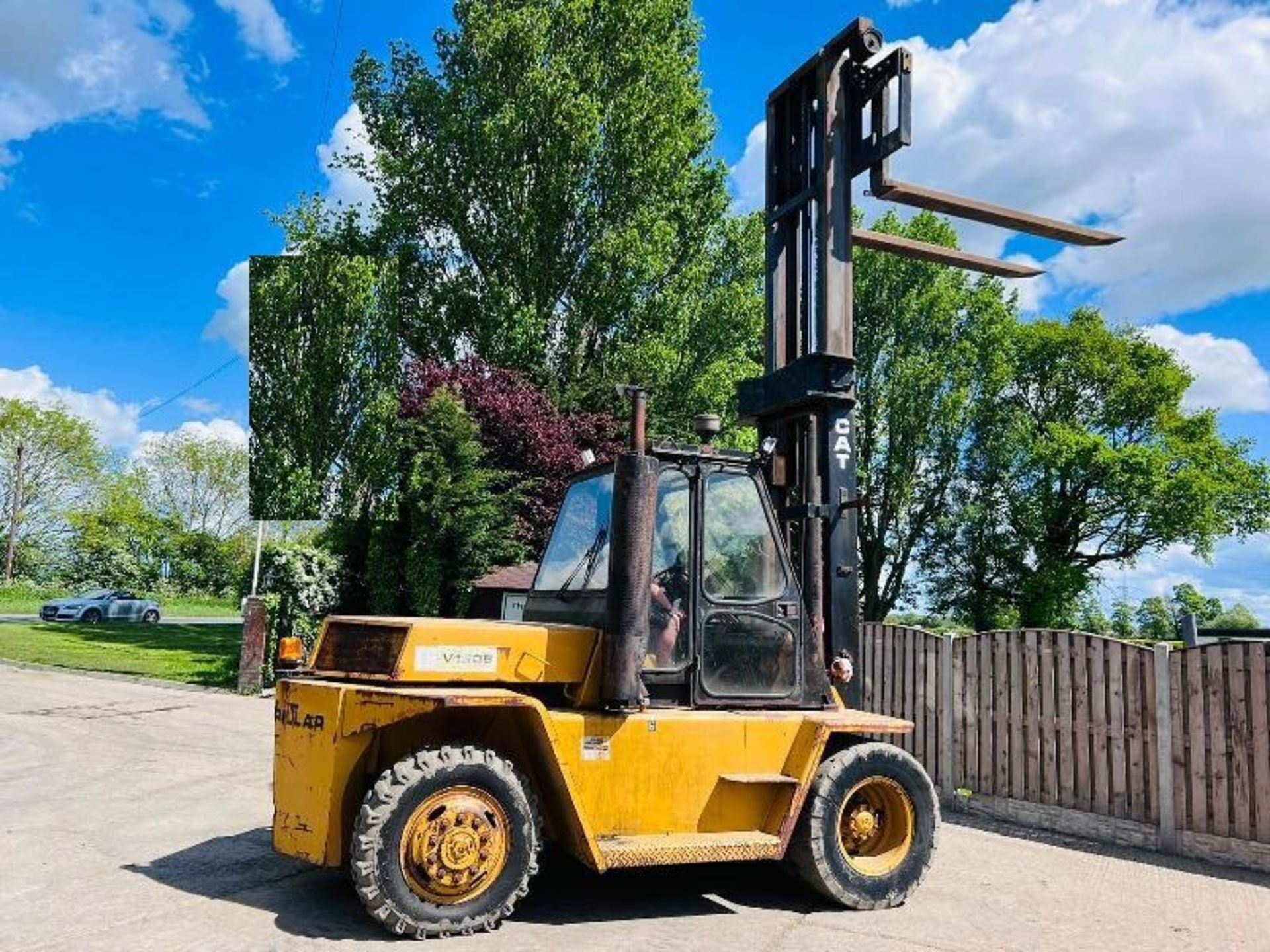 CATERPILLAR V180B DIESEL FORKLIFT C/W 2 STAGE MAST - Image 10 of 21