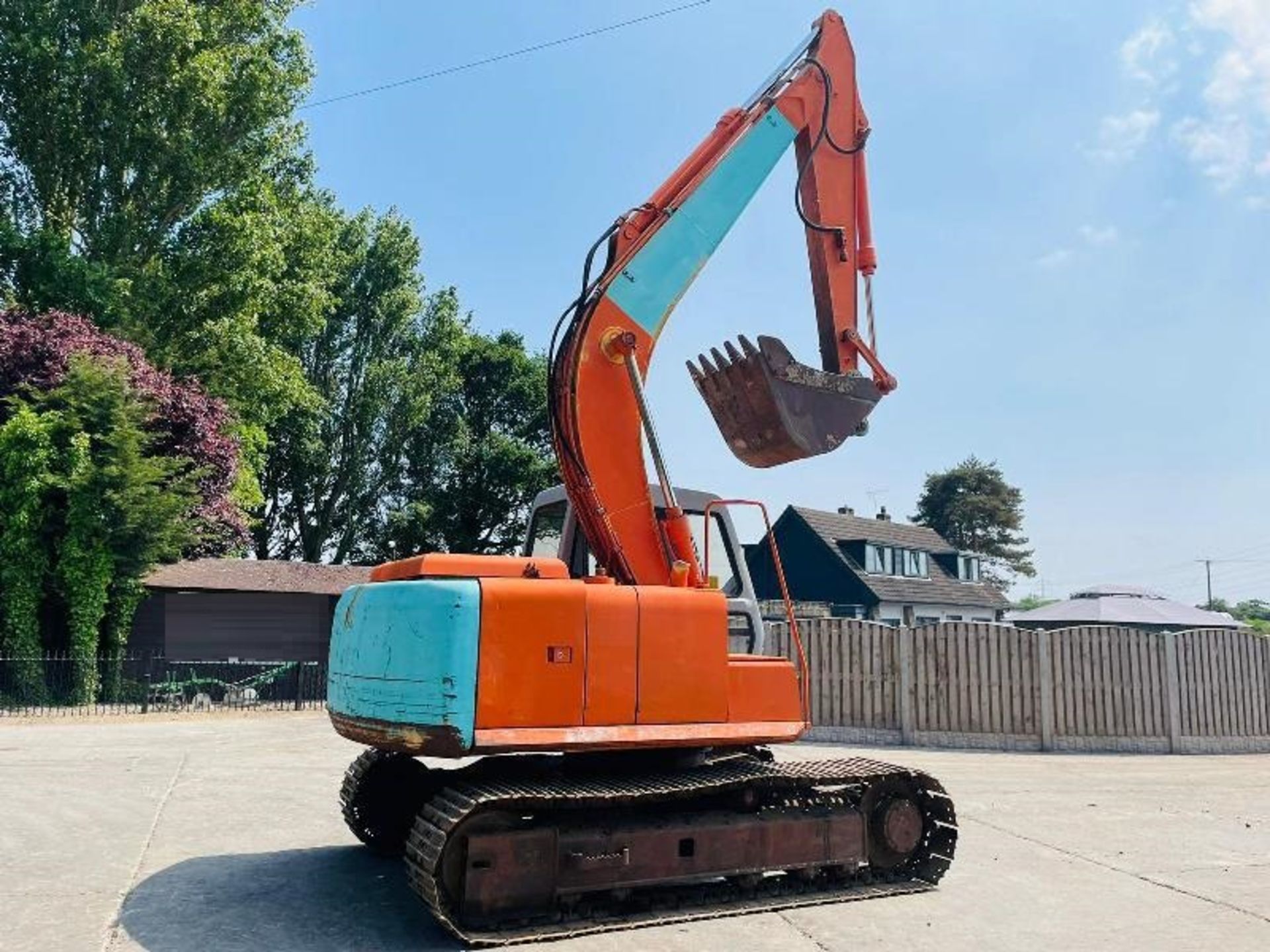 SUMIMOTO SH120 TRACKED EXCAVATOR C/W BUCKET - Image 8 of 20