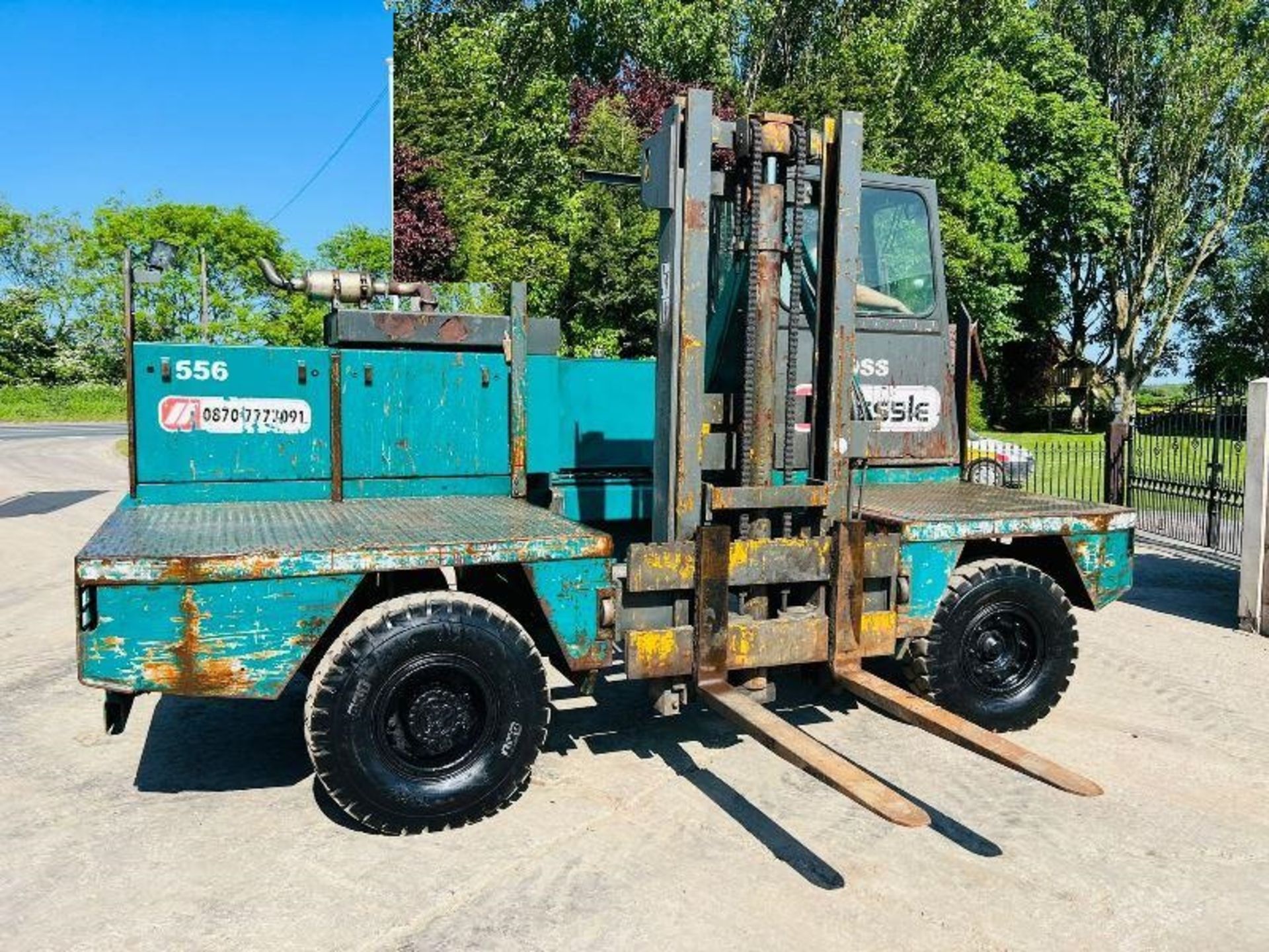 BOSS 556 SIDE LOADING FORKLIFT *FULL REFURB IN 2014* C/W PERKINS ENGINE - Image 24 of 25