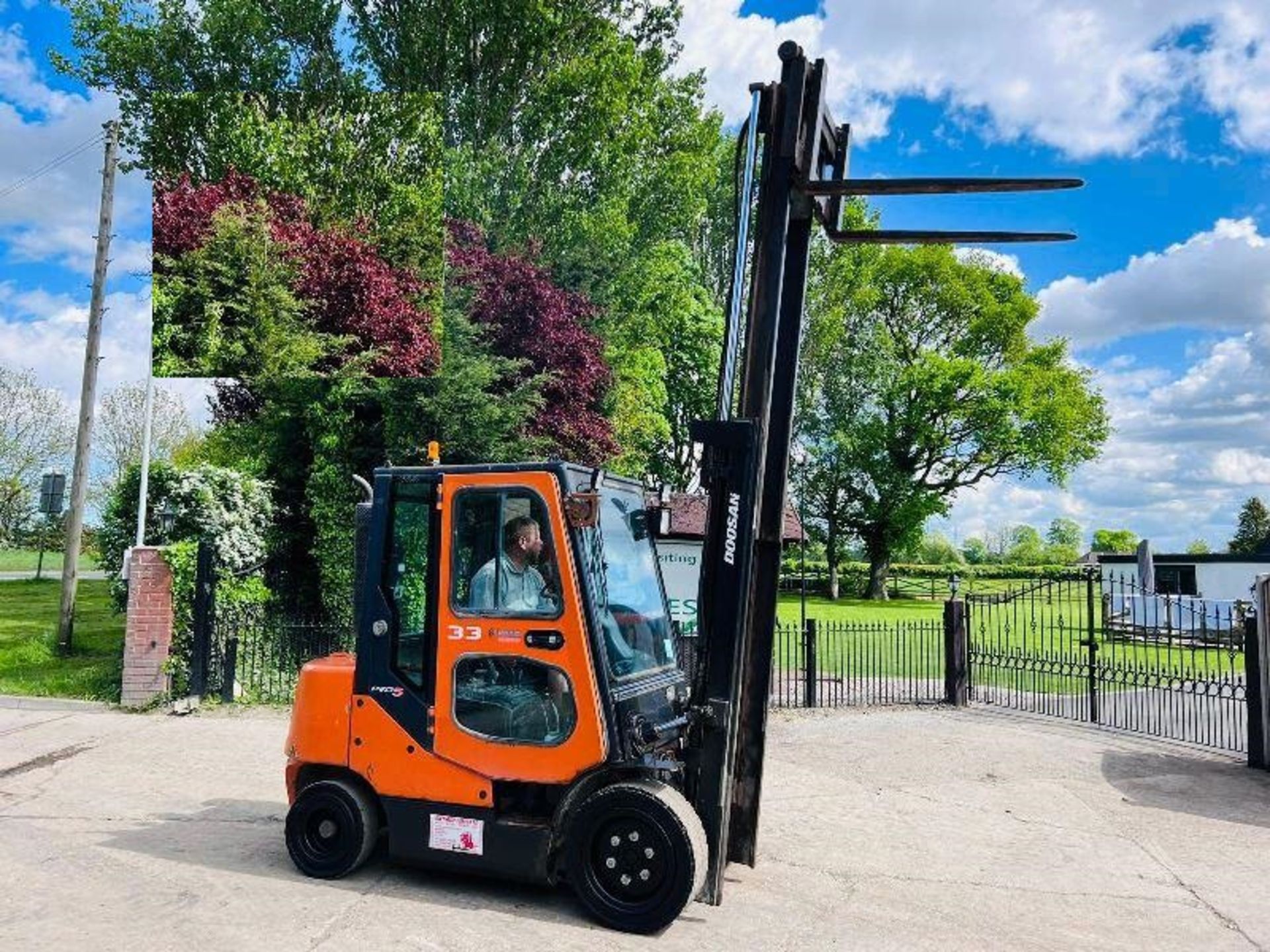 DOOSAN D33S-5 DIESEL FORKLIFT * YEAR 2012 * C/W SIDE SHIFT - Image 17 of 25