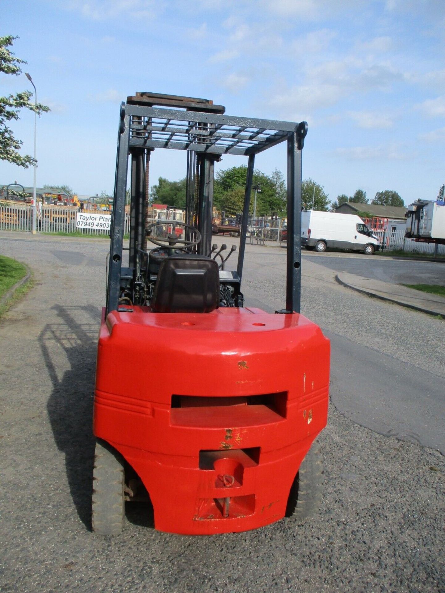 NISSAN FD25 FORK LIFT FORKLIFT TRUCK STACKER 2.5 TON SIDESHIFT DELIVERY DIESEL - Image 10 of 11