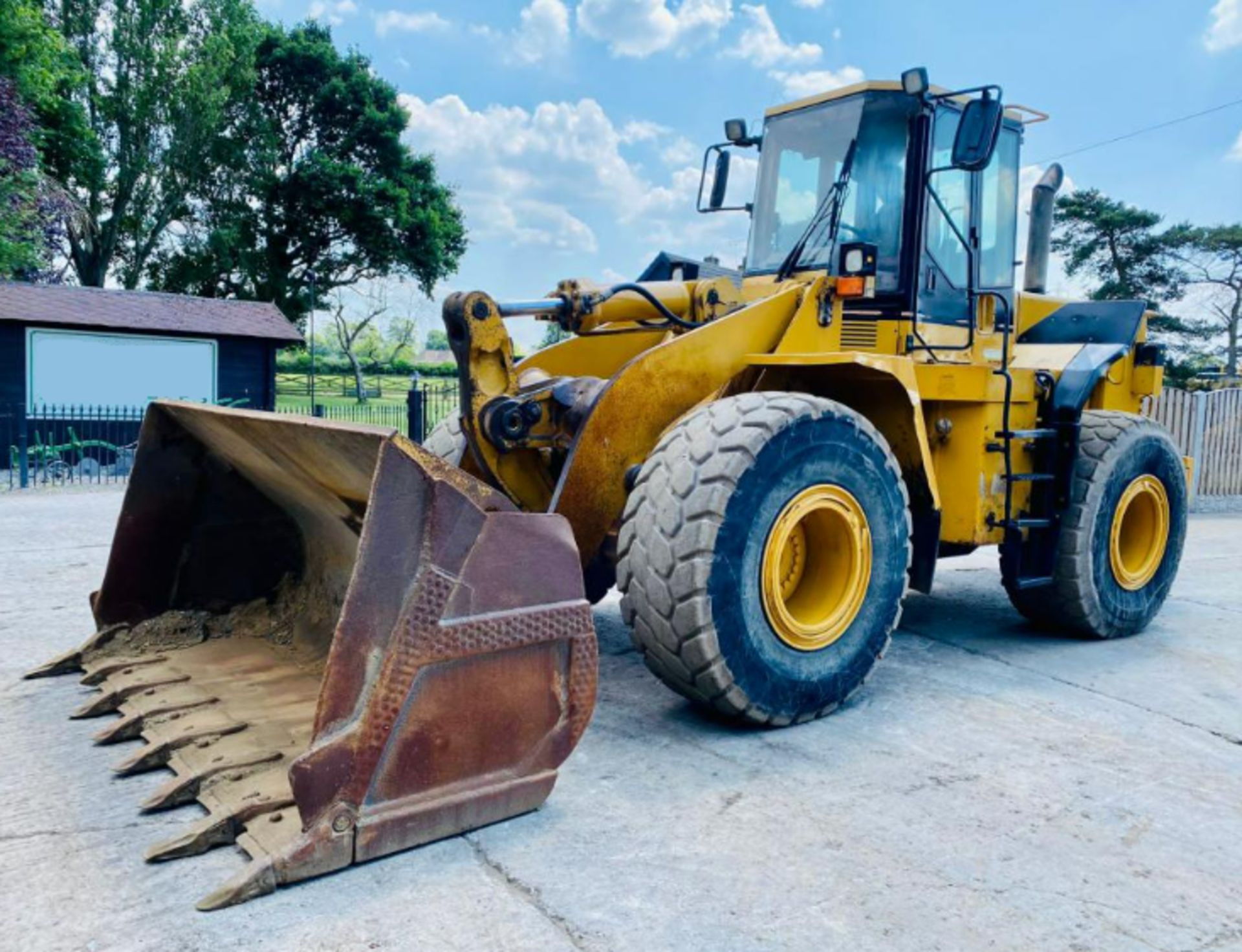 CATERPILLAR 950F 4WD LOADING SHOVEL C/W BUCKET - Image 13 of 18