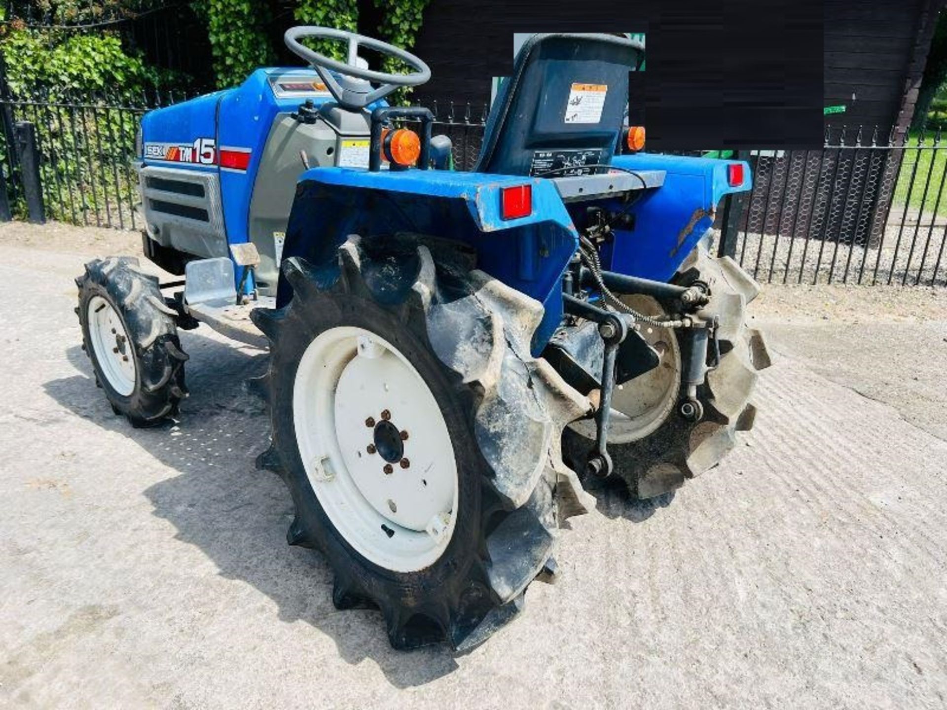 ISEKI TM15 4WD COMPACT TRACTOR * 558 HOURS - Image 8 of 9