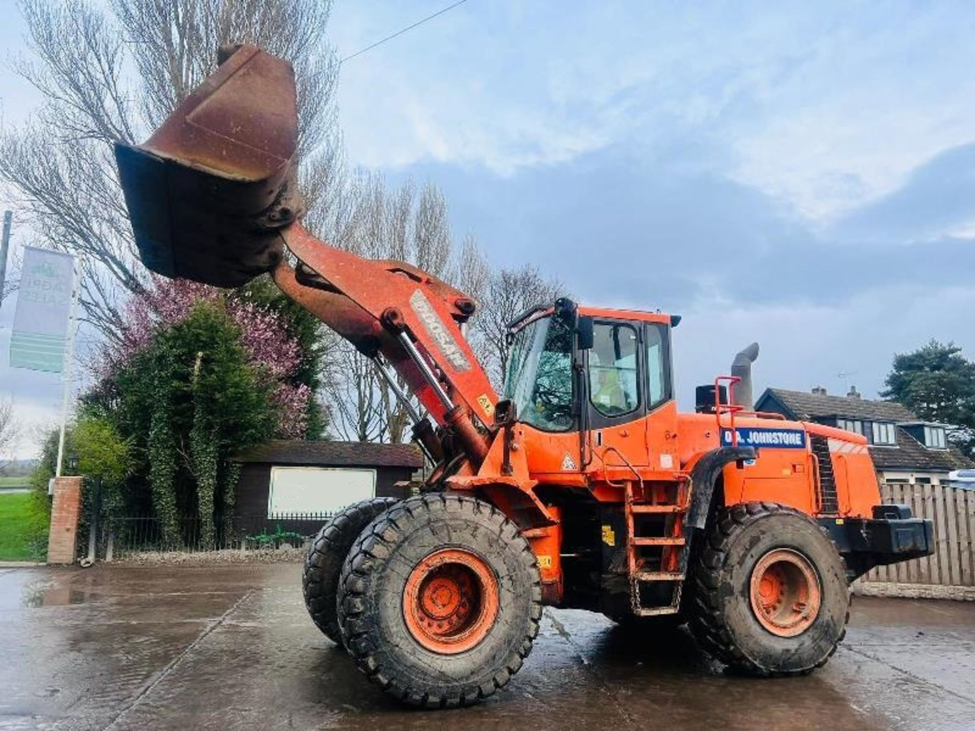 DOOSAN DL300 4WD LOADING SHOVEL * YEAR 2011 * C/W BUCKET - Image 15 of 19