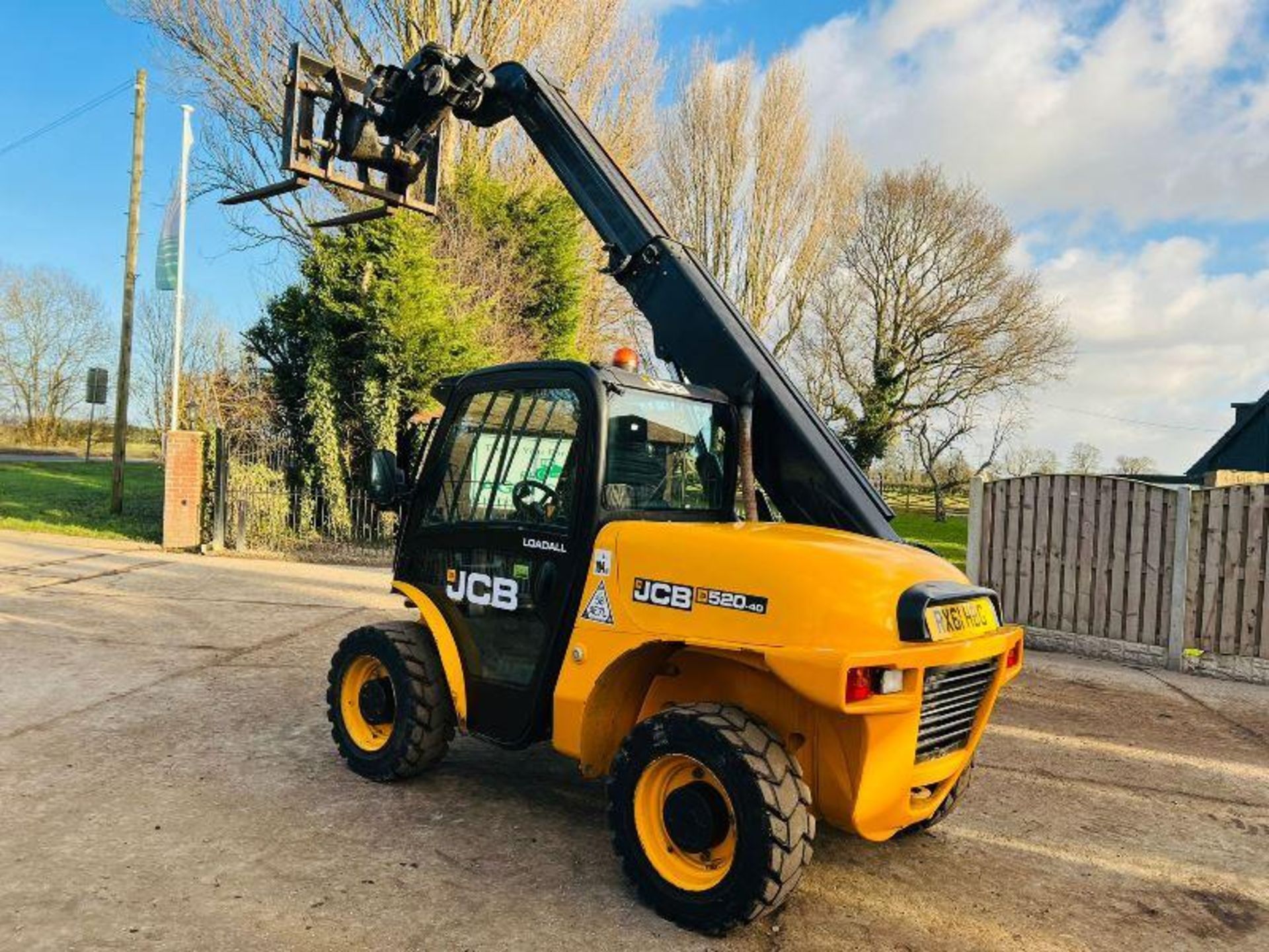 JCB 520-40 4WD TELEHANDLER * YEAR 2011 , 4592 HOURS * C/W PALLET TINES - Bild 4 aus 14