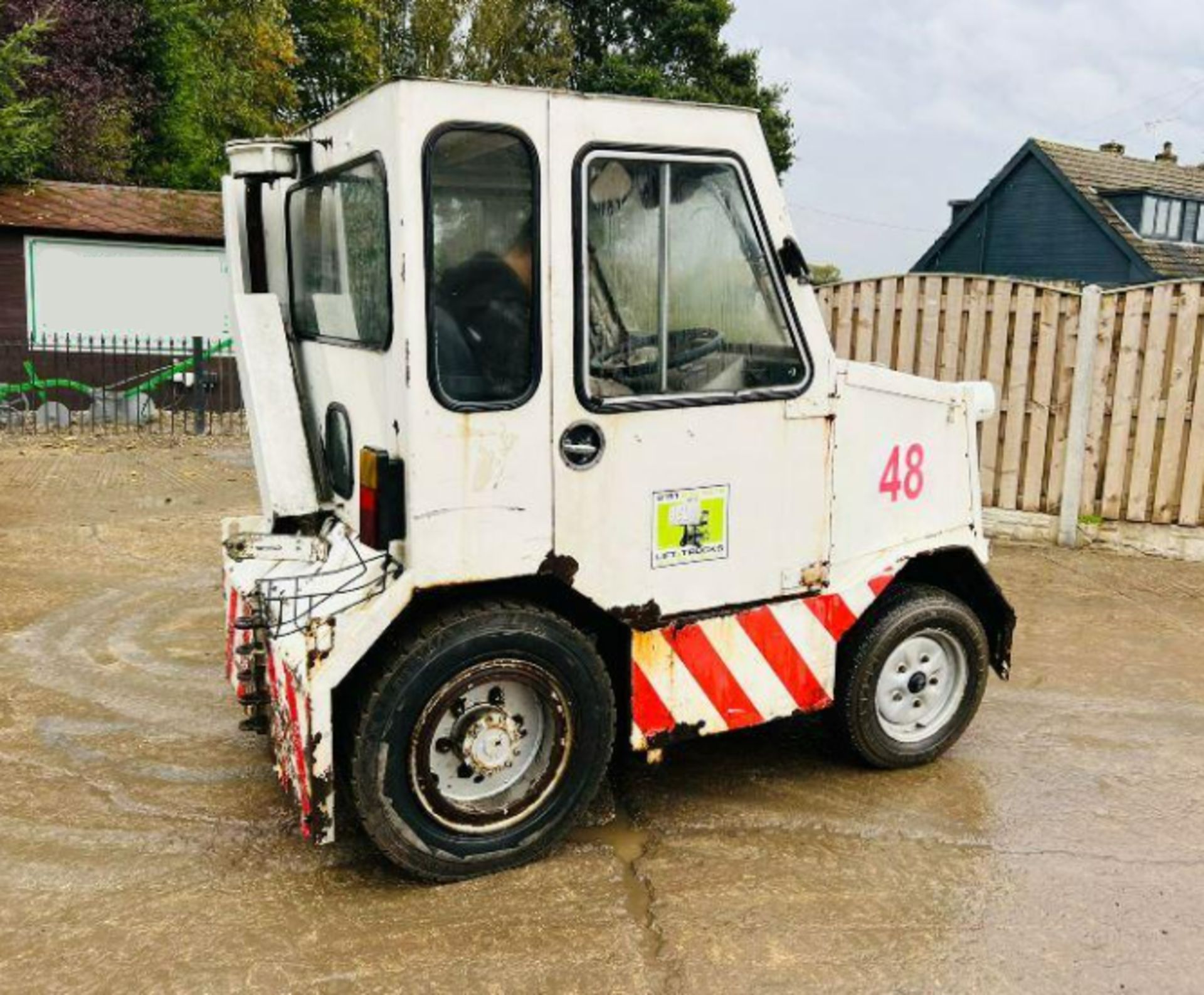 MINITURE TUG C/W FULLY GLAZED CABIN - Image 9 of 11