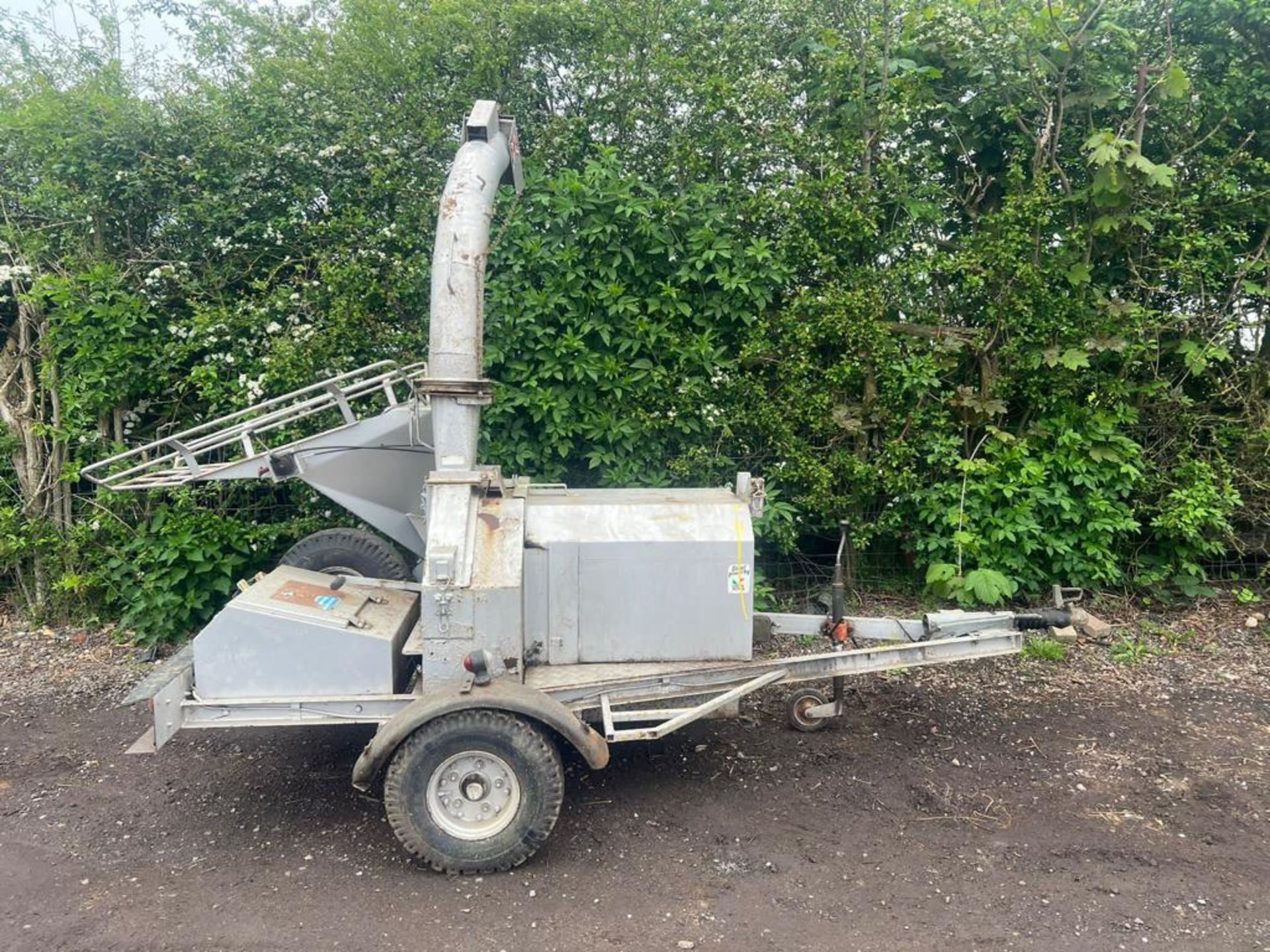 TOWABLE DIESEL WOOD CHIPPER