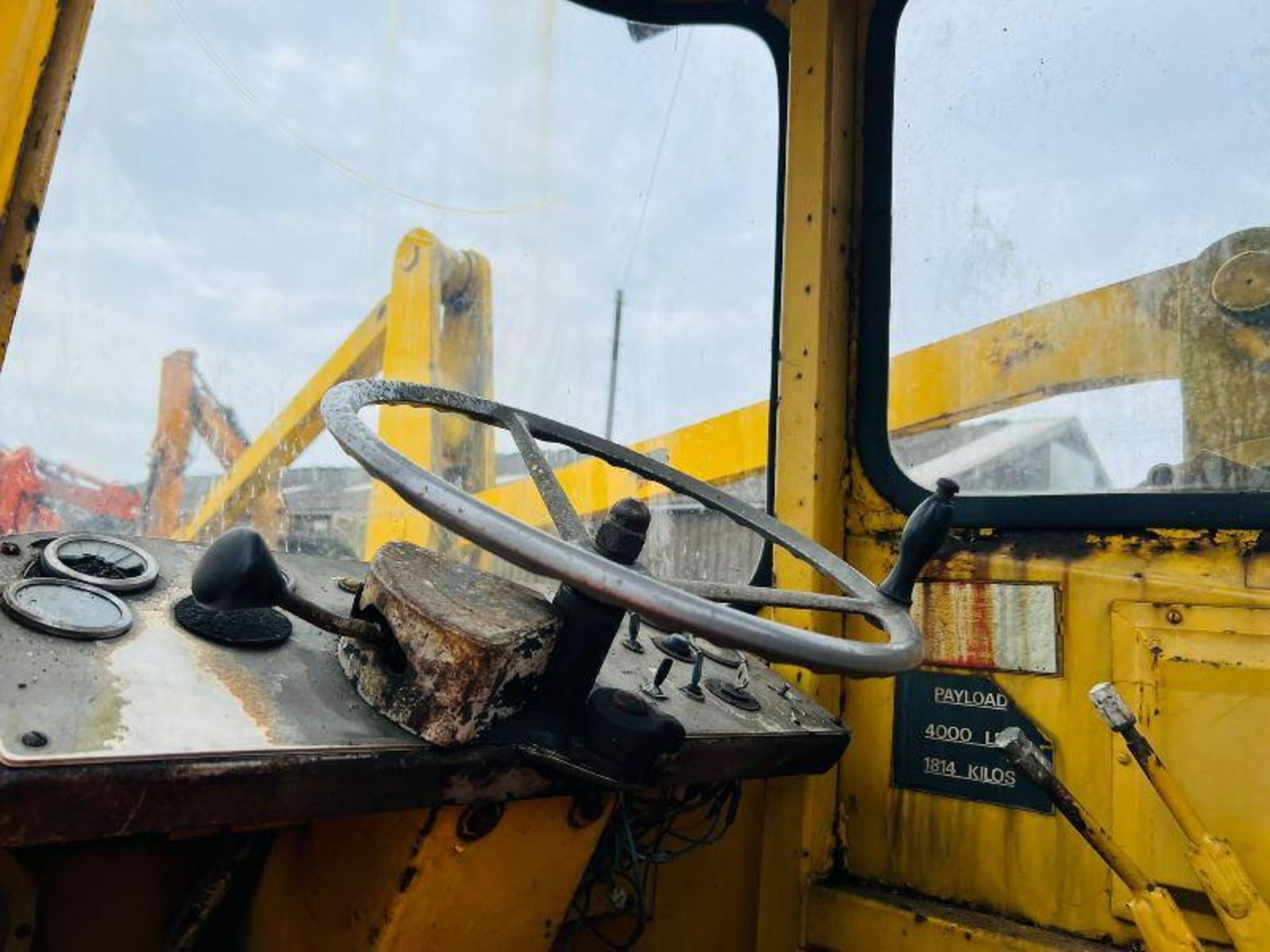 MUIR HILL F4000 LOADING SHOVEL C/W BUCKET - Image 4 of 14