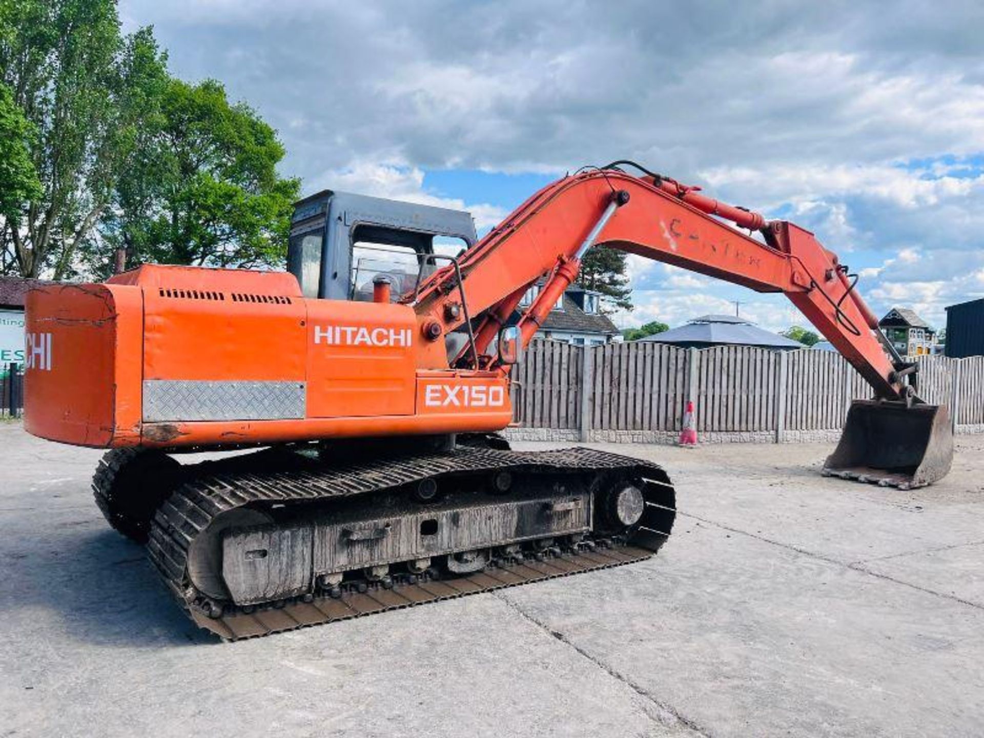 HITACHI EX150 TRACKED EXCAVATOR C/W BUCKET - Image 7 of 23