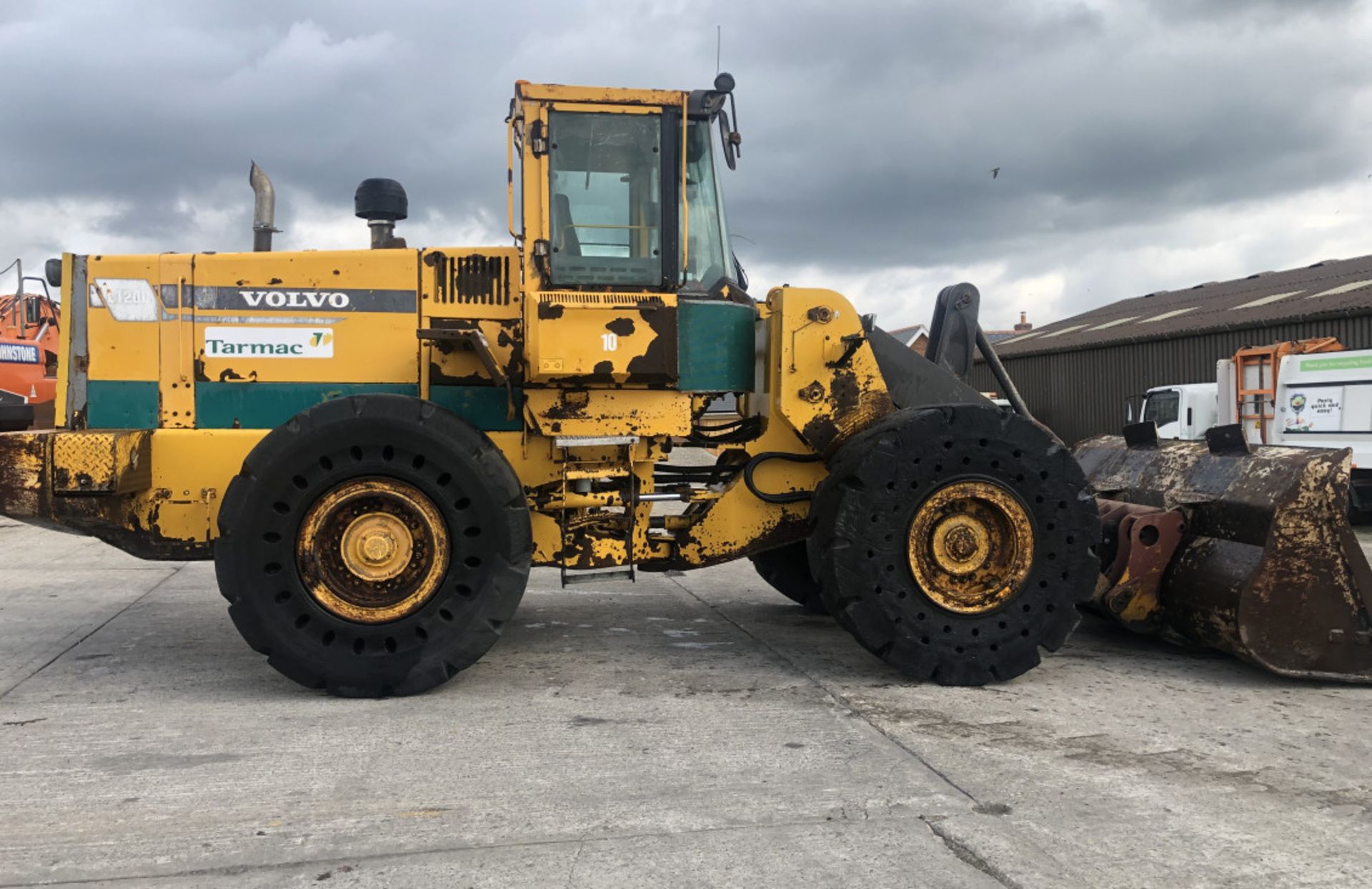 VOLVO L120C WHEELED LOADER - Image 4 of 5