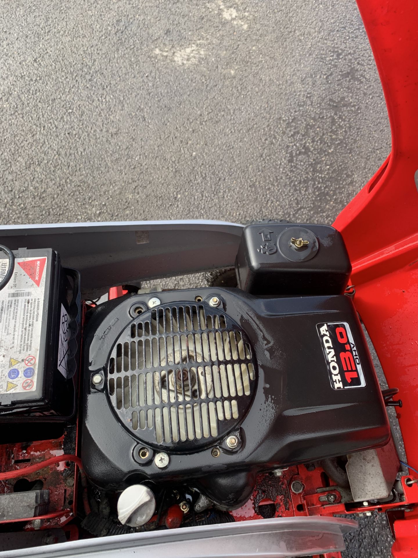 COUNTAX C38-H RIDE ON LAWNMOWER HONDA ENGINE NO VAT. - Image 3 of 4