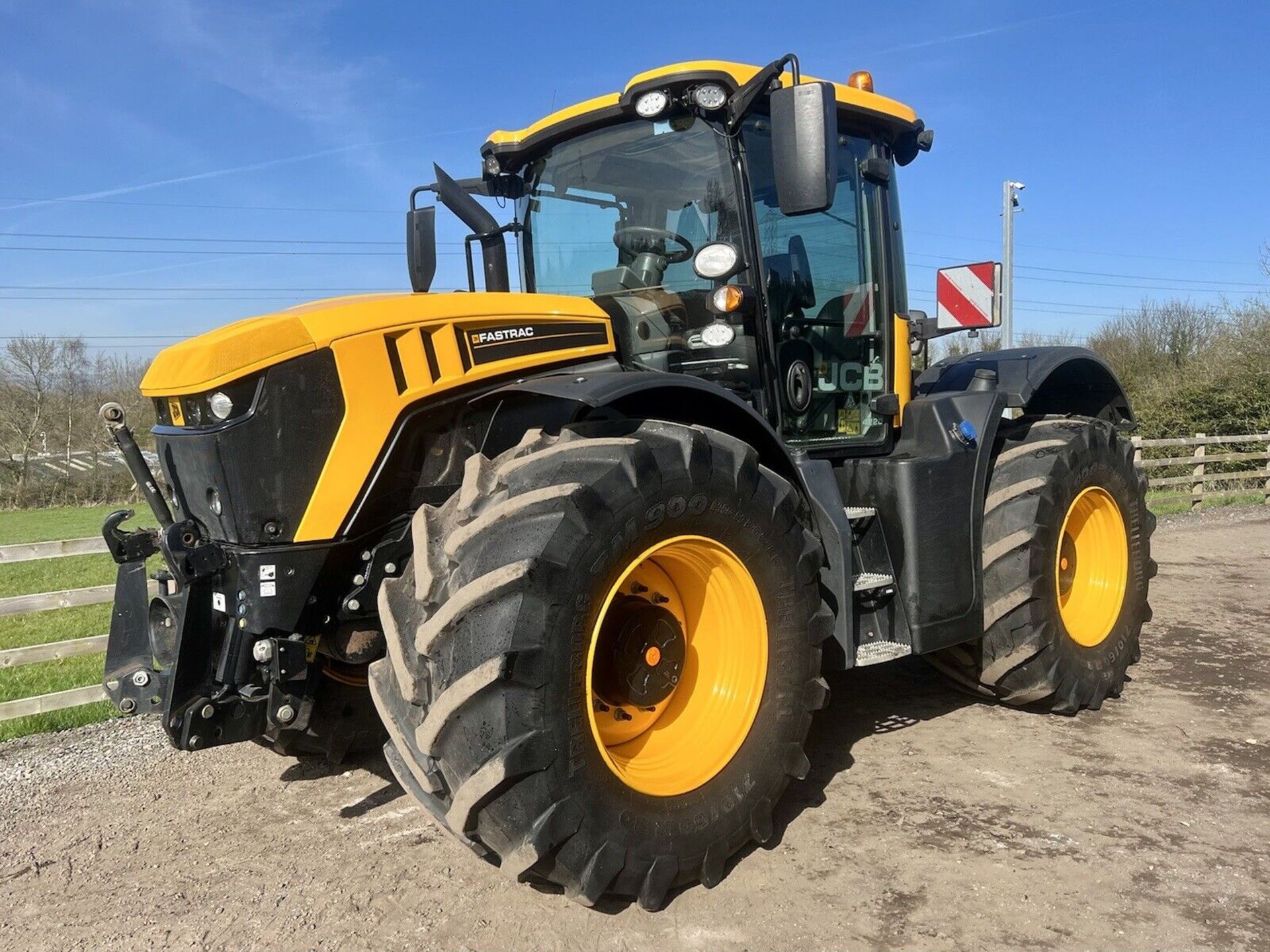 2020 JCB FASTRAC 4220 STAGE V - 1960 HOURS / FIELD PRO PACK / ROAD PERFORMANCE PACK - Image 12 of 12