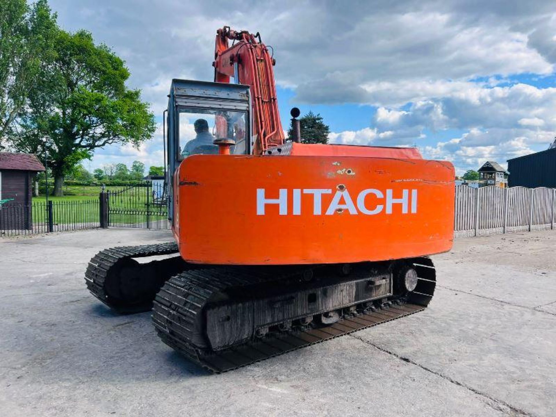 HITACHI EX150 TRACKED EXCAVATOR C/W BUCKET - Image 5 of 23