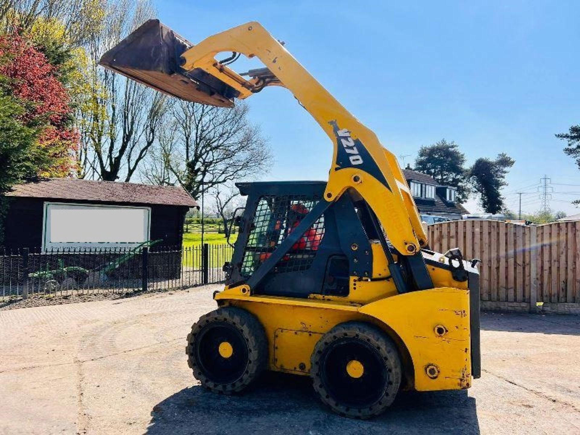 GEHL V270 4WD SKIDSTEER *HIGH LIFT , YEAR 2011* C/W REVERSE CAMERA - Image 5 of 21