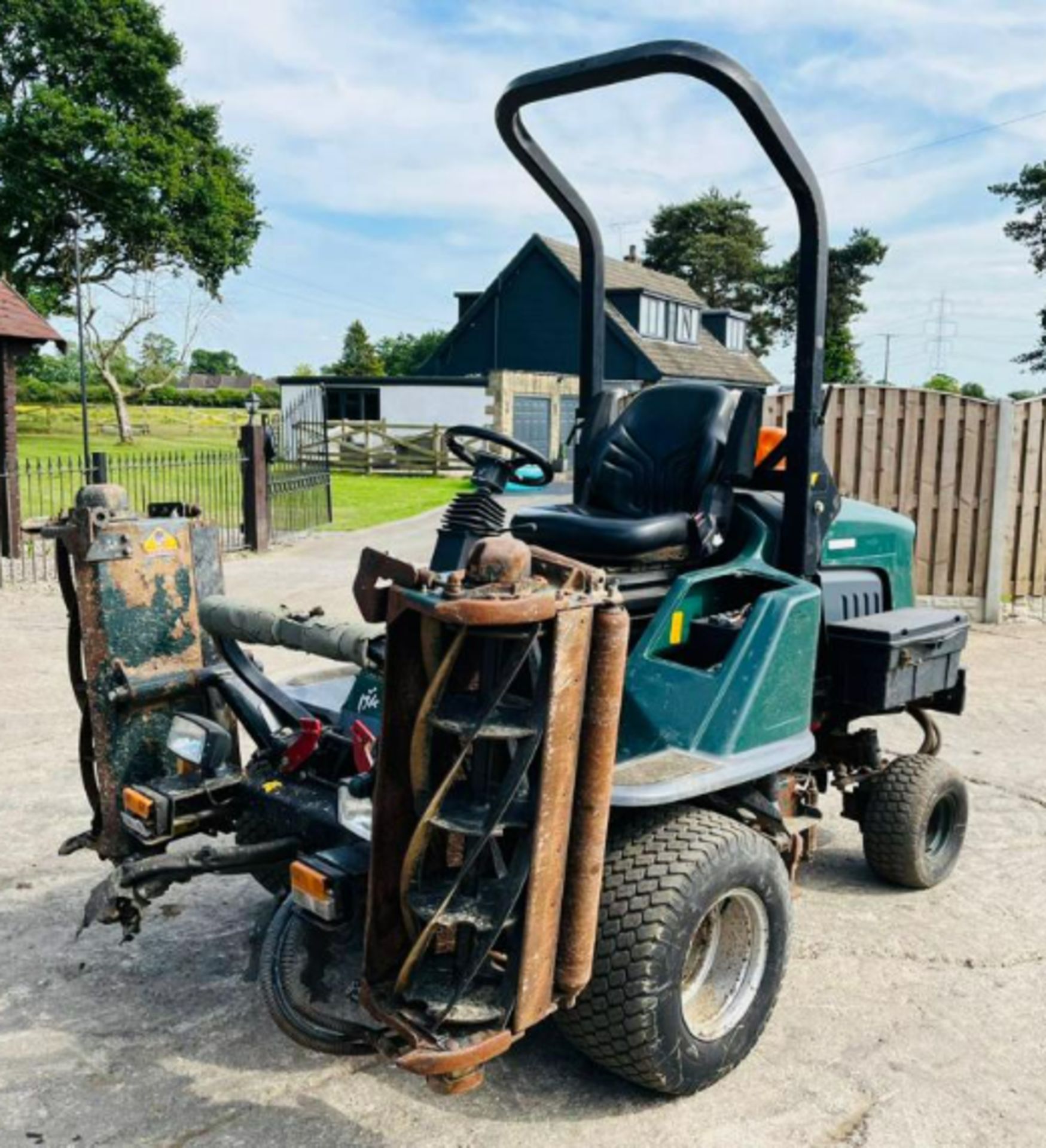 HAYTER LT324 4WD 3 GANG DIESEL MOWER C/W ROLE FRAME - Image 7 of 12