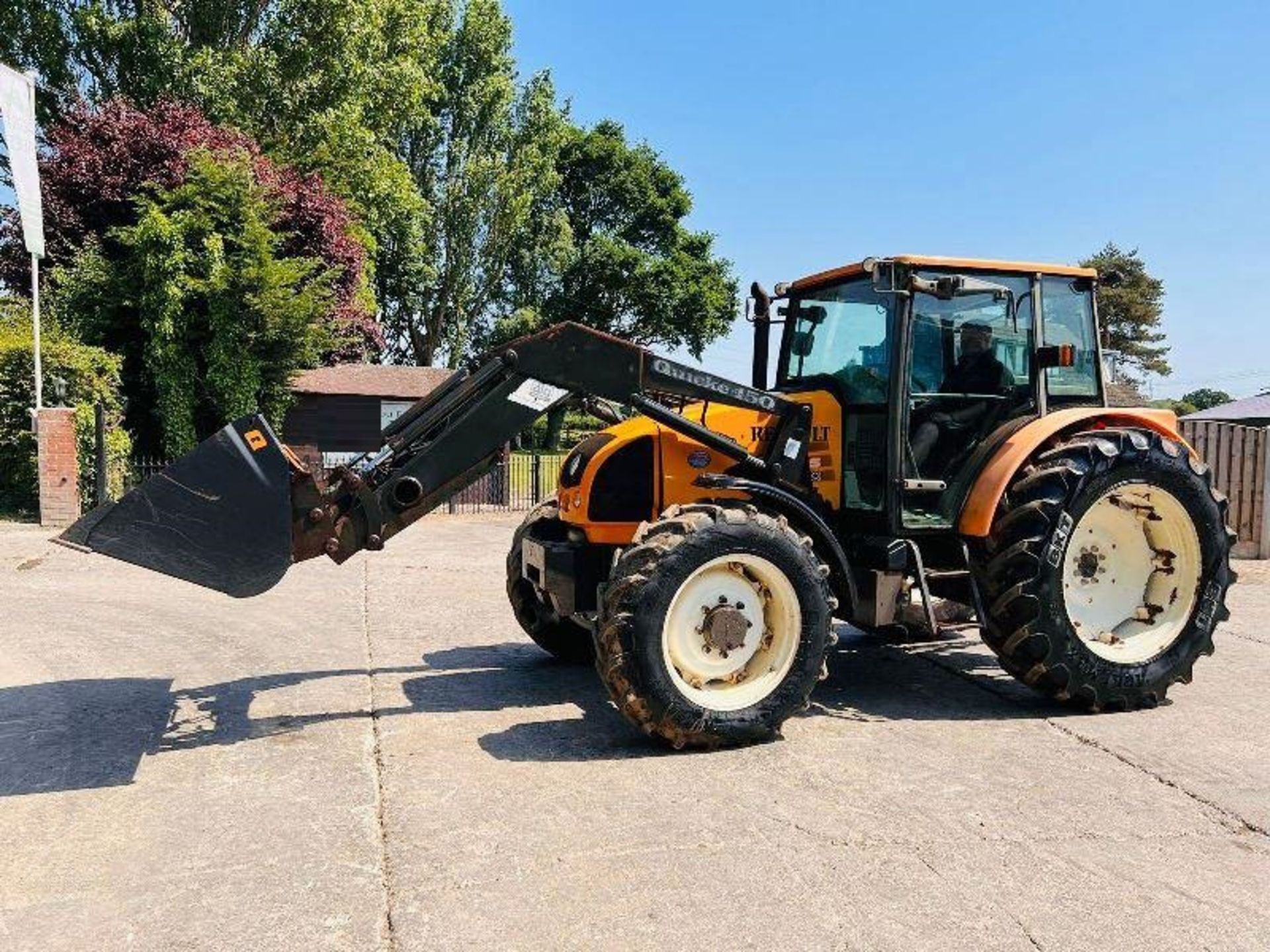 RENAULT 456RX 4WD TRACTOR C/W FRONT LOADER & BUCKET - Image 18 of 18