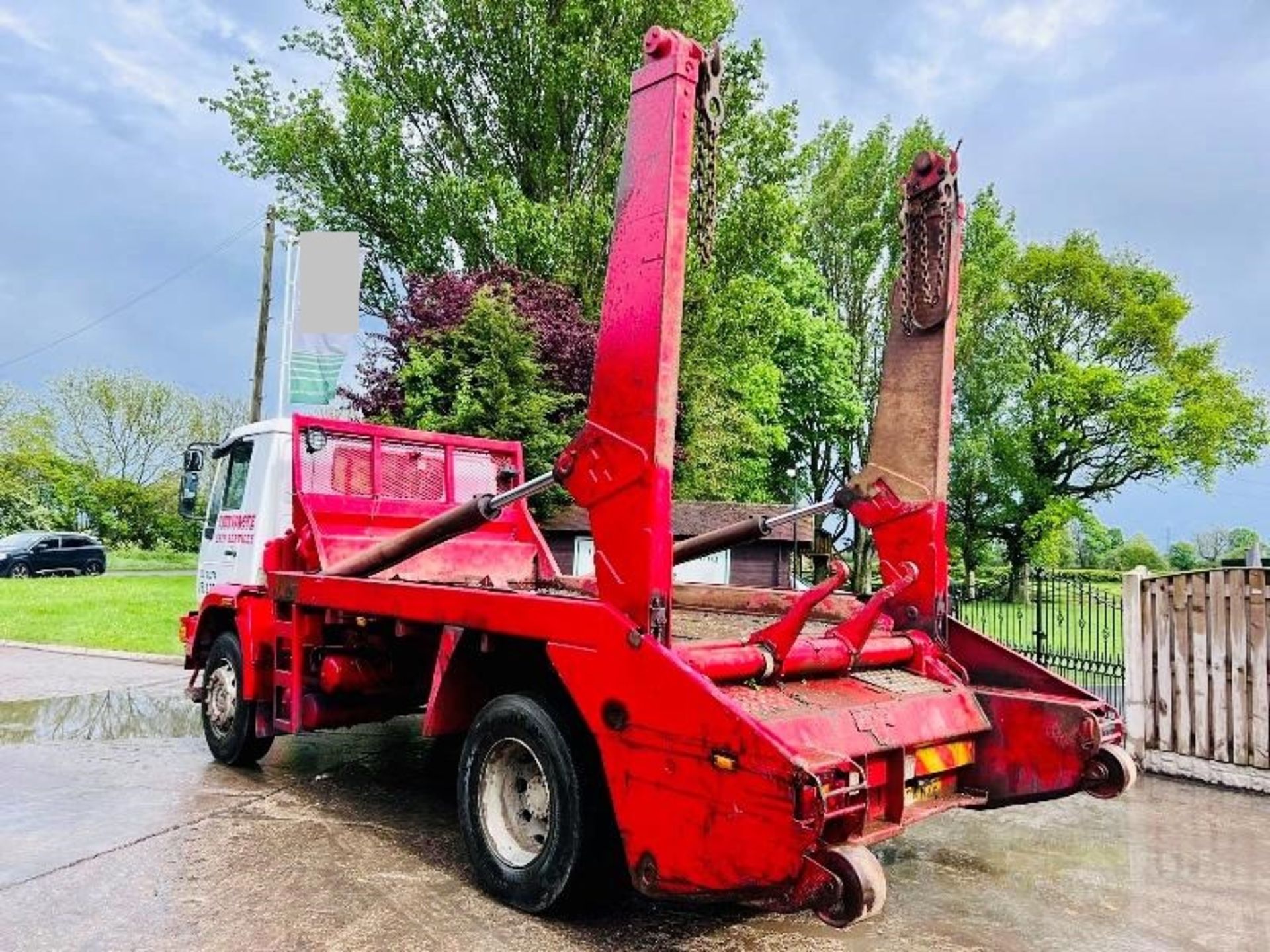 MAN 18.225 4X2 SKIP LORRY C/W MANUAL GEAR BOX & TELESCOPIC ARMS - Image 3 of 17