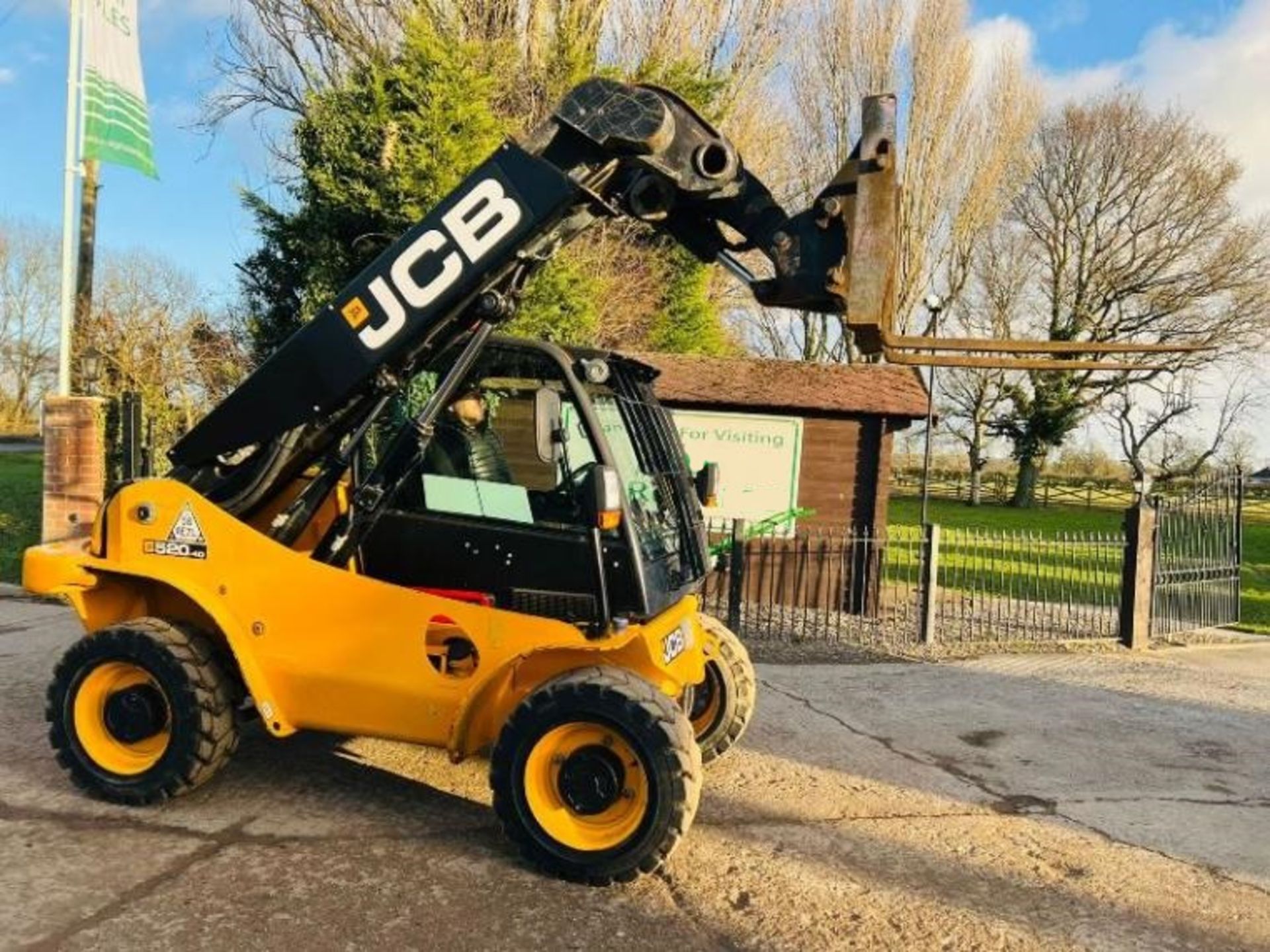 JCB 520-40 4WD TELEHANDLER * YEAR 2011 , 4592 HOURS * C/W PALLET TINES - Bild 8 aus 14