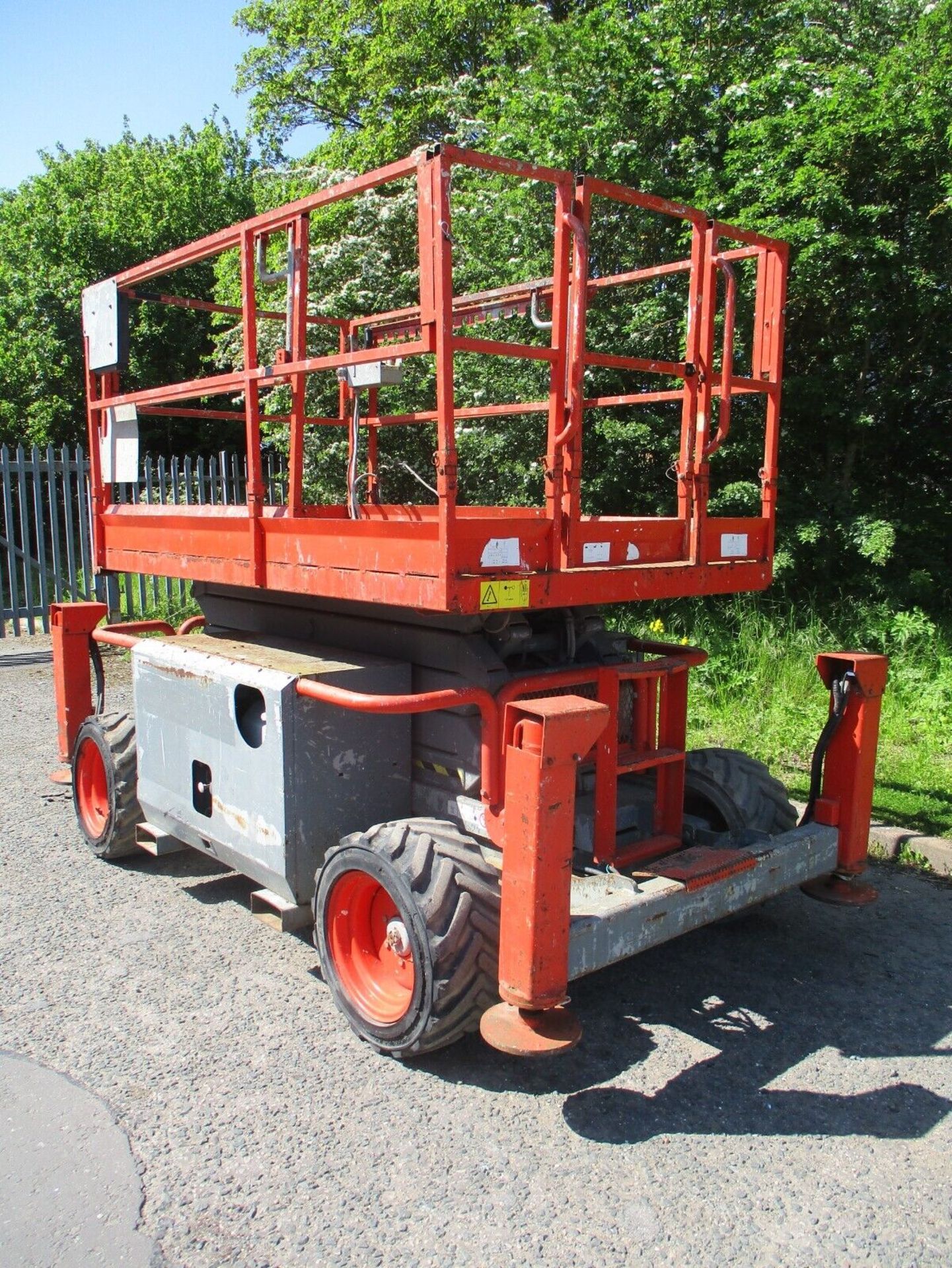 2010 SKYJACK 6832 SCISSOR LIFT ACCESS PLATFORM CHERRY PICKER MEWP GENIE - Image 10 of 14