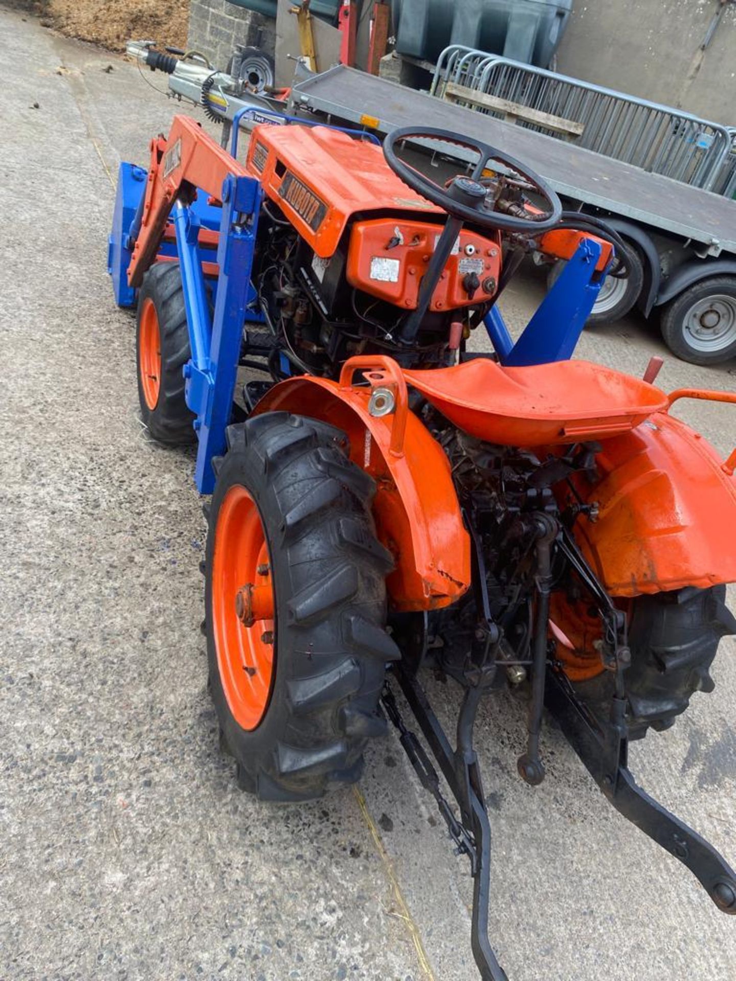 KUBOTA B6000 COMPACT TRACTOR - Image 4 of 4