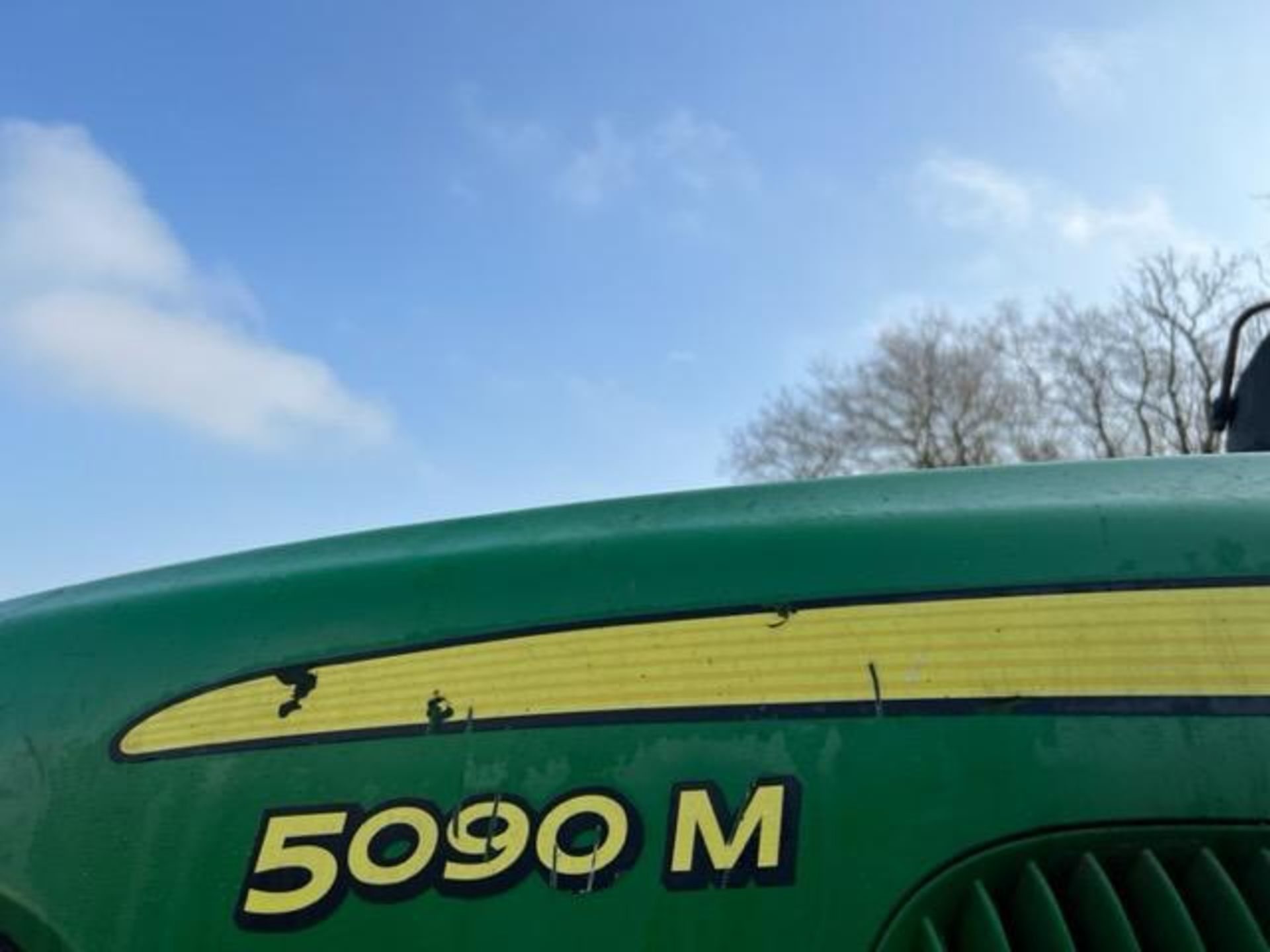 JOHN DEERE 5090M TRACTOR - 2010 - 4977 HOURS - Image 2 of 11