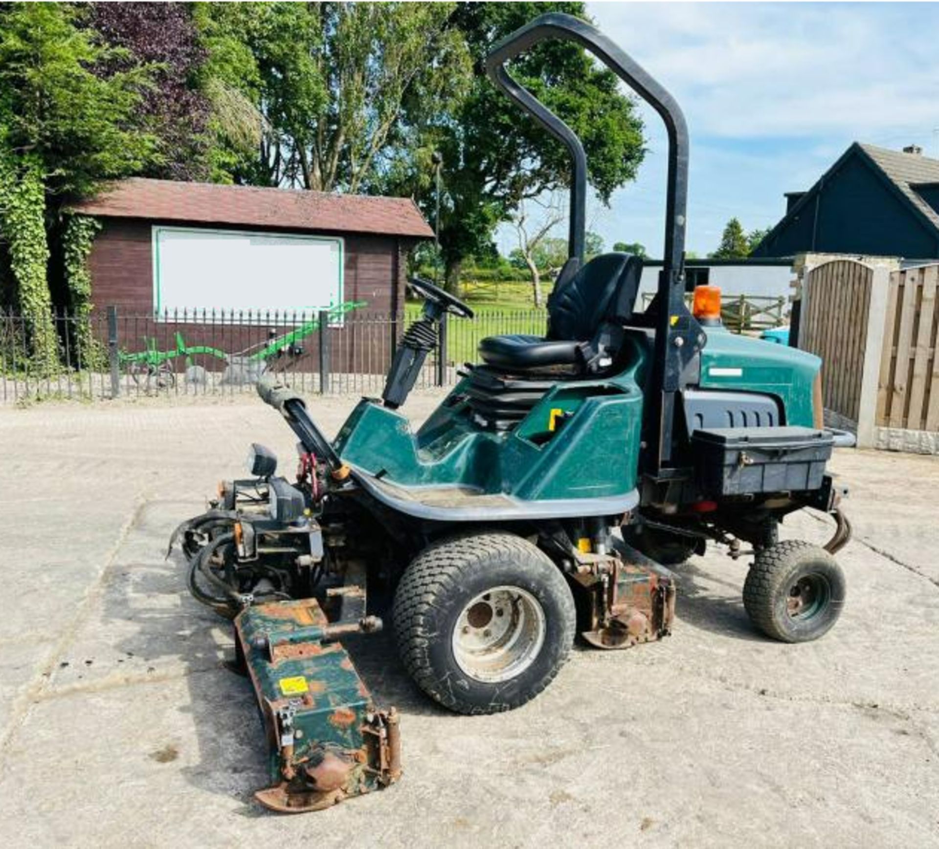 HAYTER LT324 4WD 3 GANG DIESEL MOWER C/W ROLE FRAME - Image 3 of 12