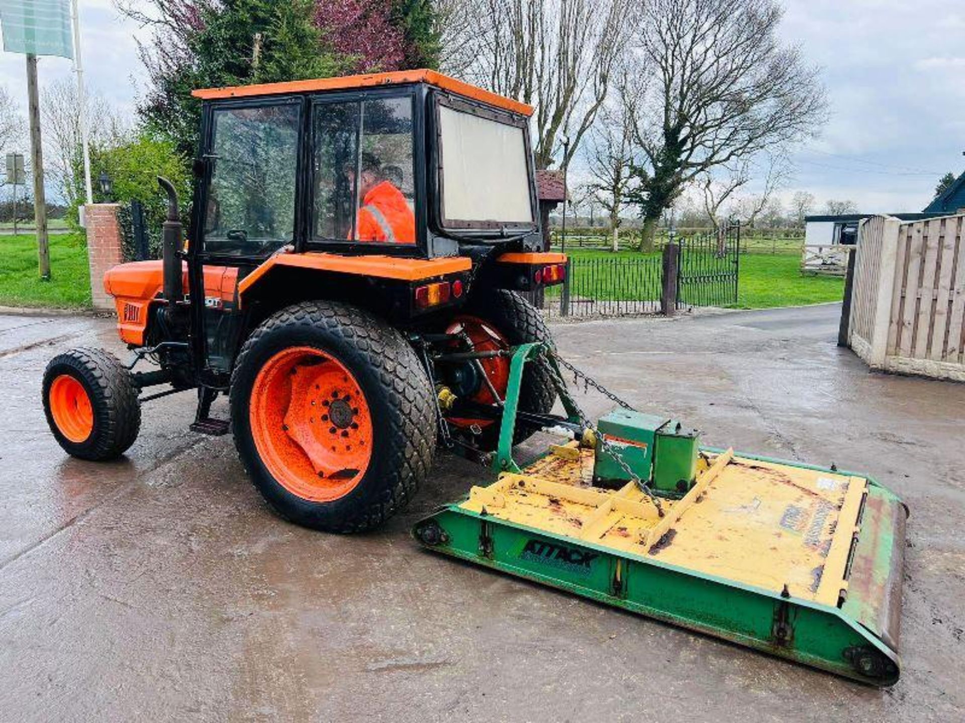 ZETOR L345DT 4WD TRACTOR *2779 HOURS* C/W ATTACK TOPPER WITH ROLLER - Image 11 of 20