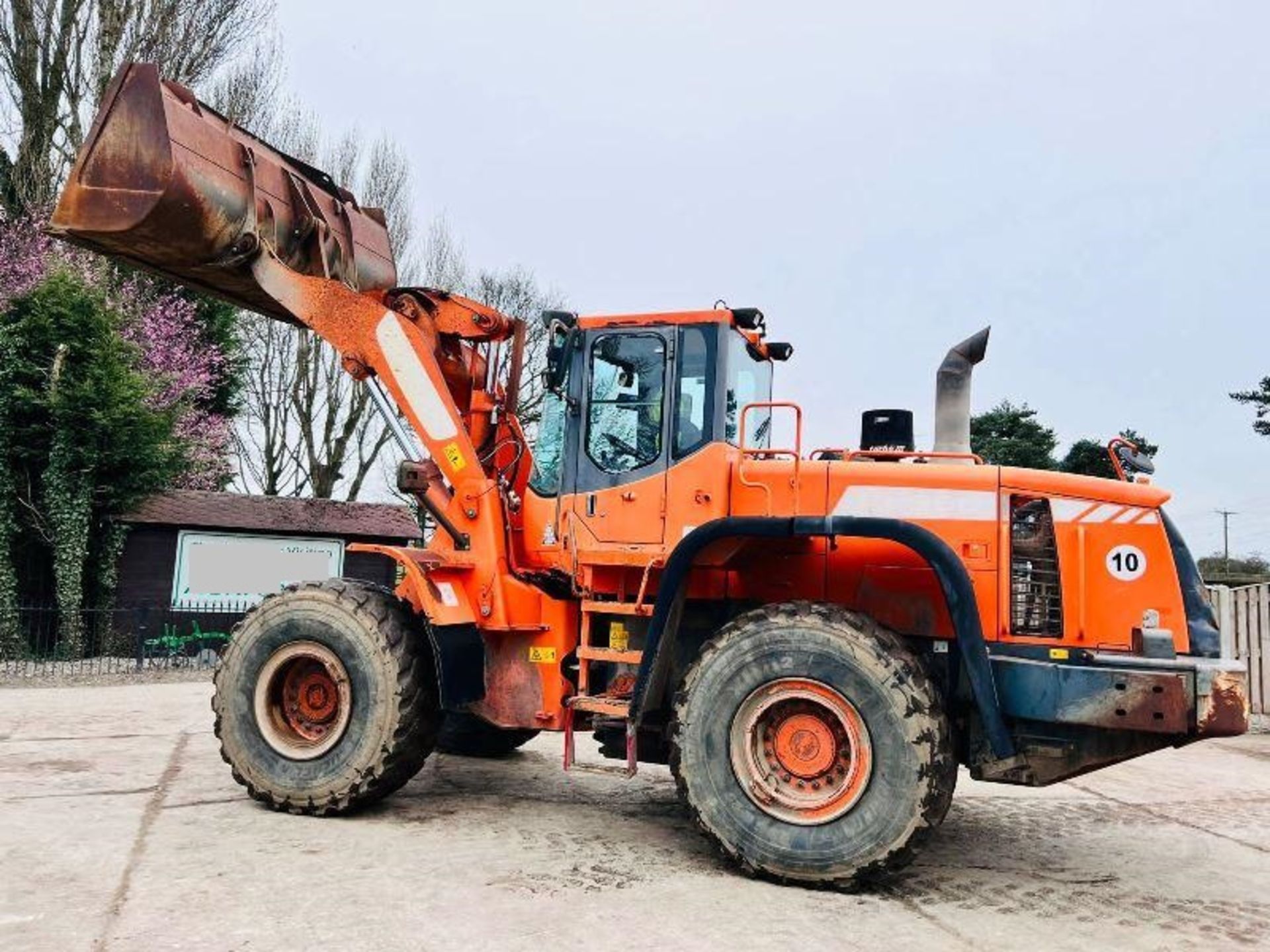 DOOSAN DL350 4WD LOADING SHOVEL *YEAR 2012* C/W BUCKET & AC CABIN - Image 6 of 20