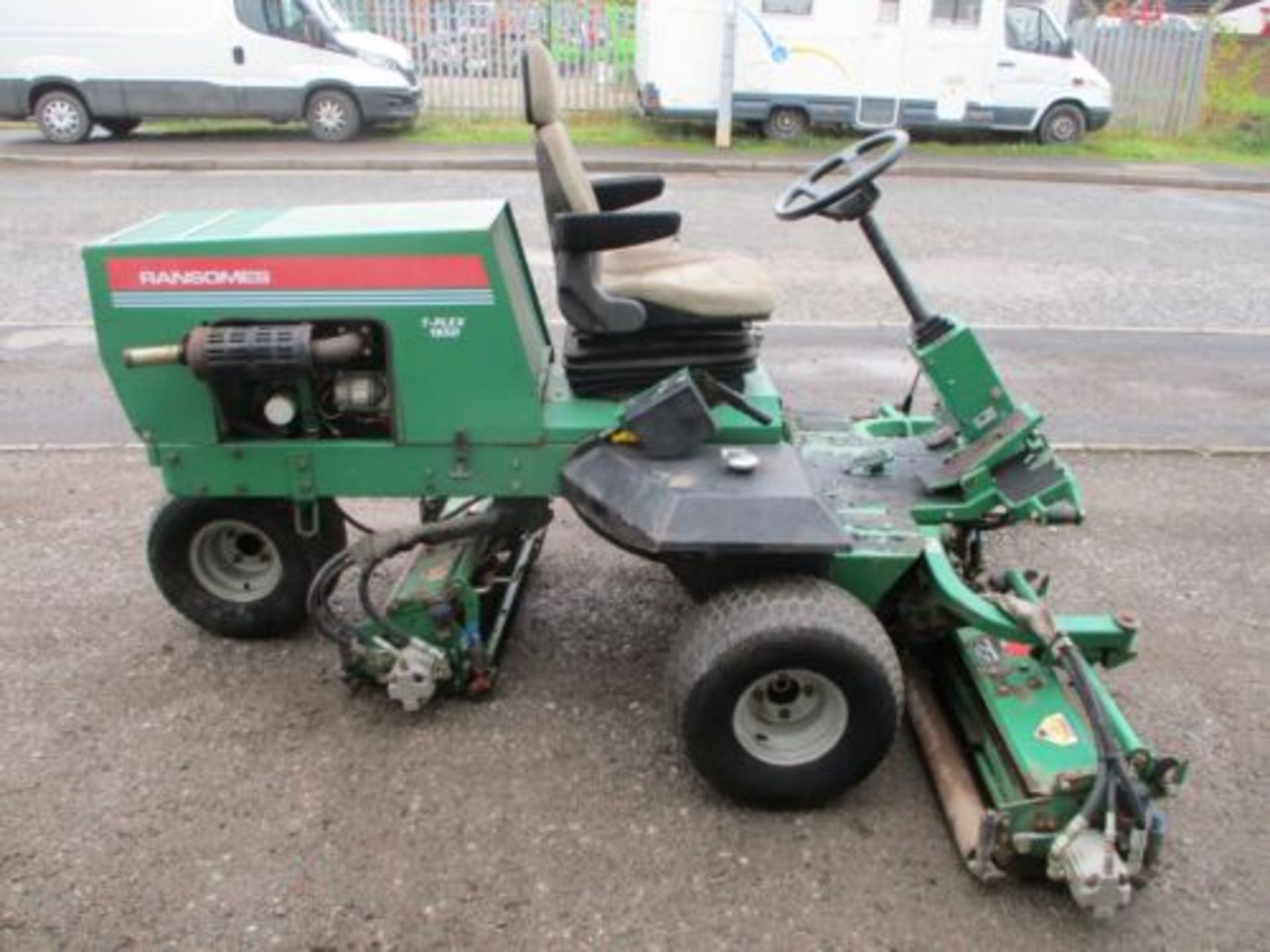 RANSOMES T PLEX 185 LAWN MOWER KUBOTA DIESEL HAYTER 3 GANG TRIPLE DELIVERY.