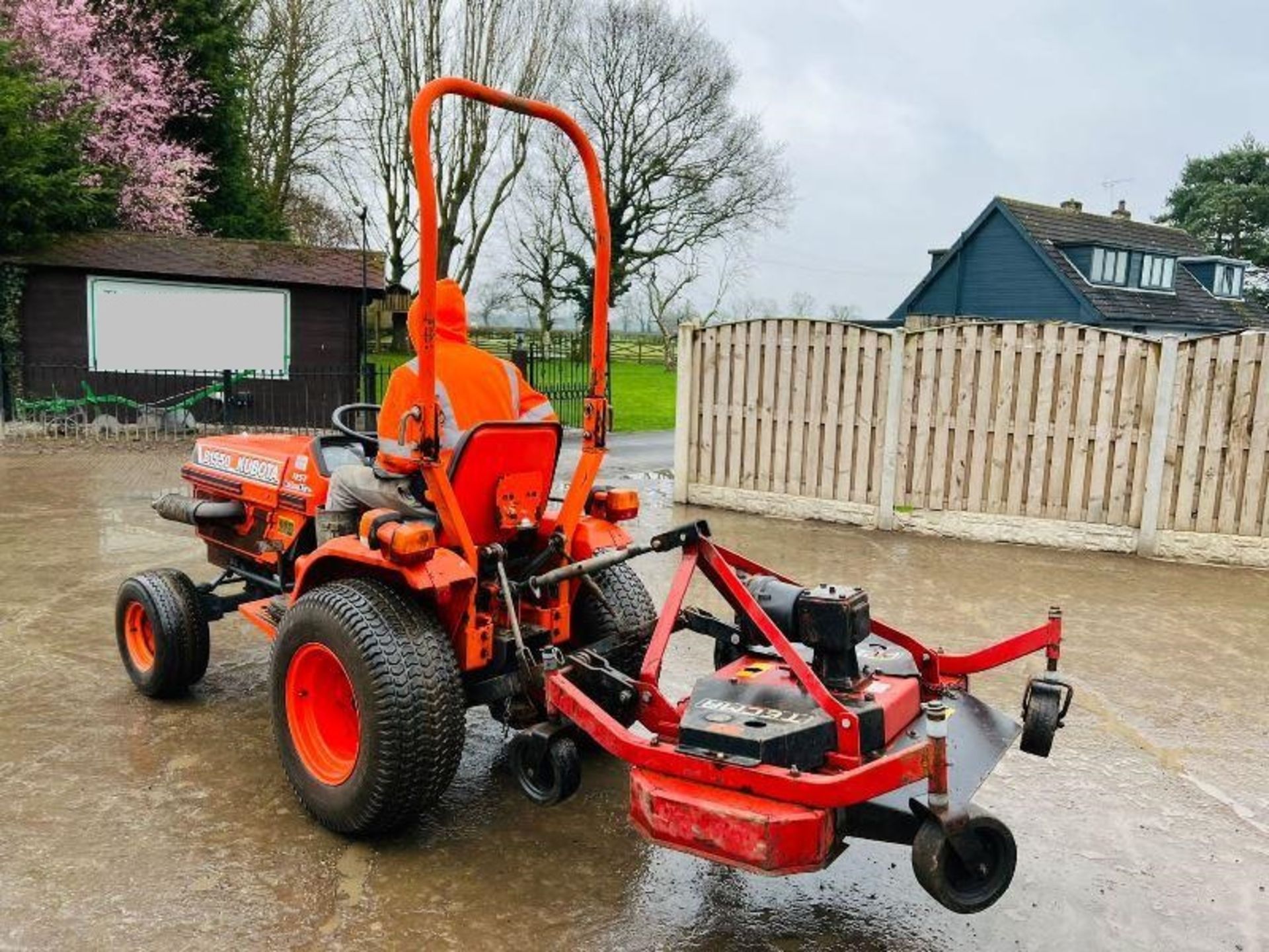 KUBOTA B1550 COMPACT TRACTOR C/W ROLE BAR AND TOPPER - Image 12 of 12