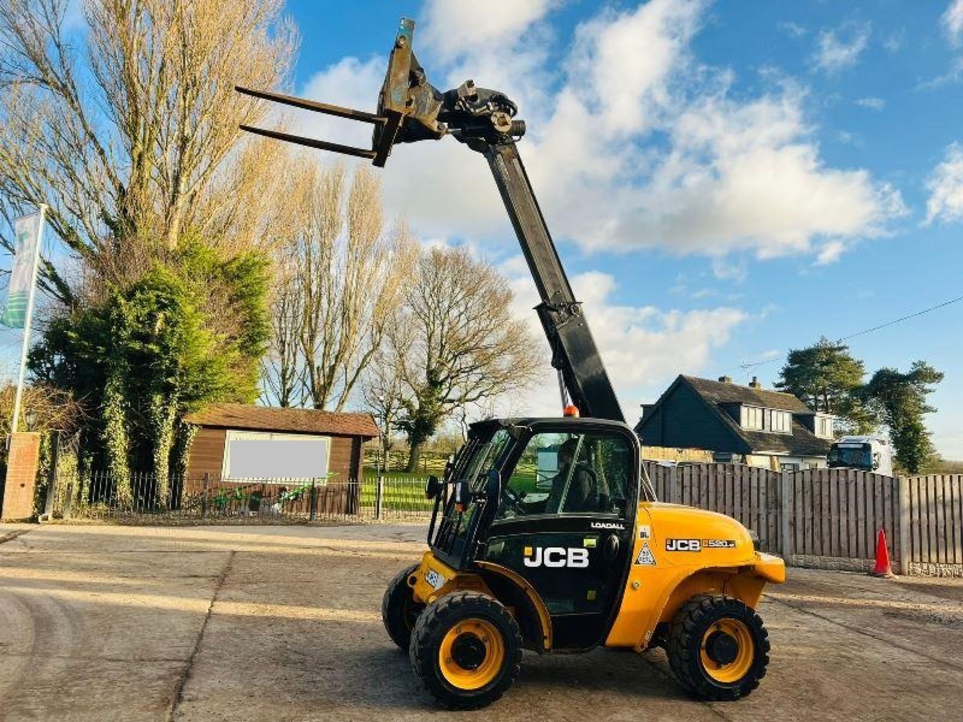 JCB 520-40 4WD TELEHANDLER * YEAR 2011 , 4592 HOURS * C/W PALLET TINES - Bild 12 aus 14