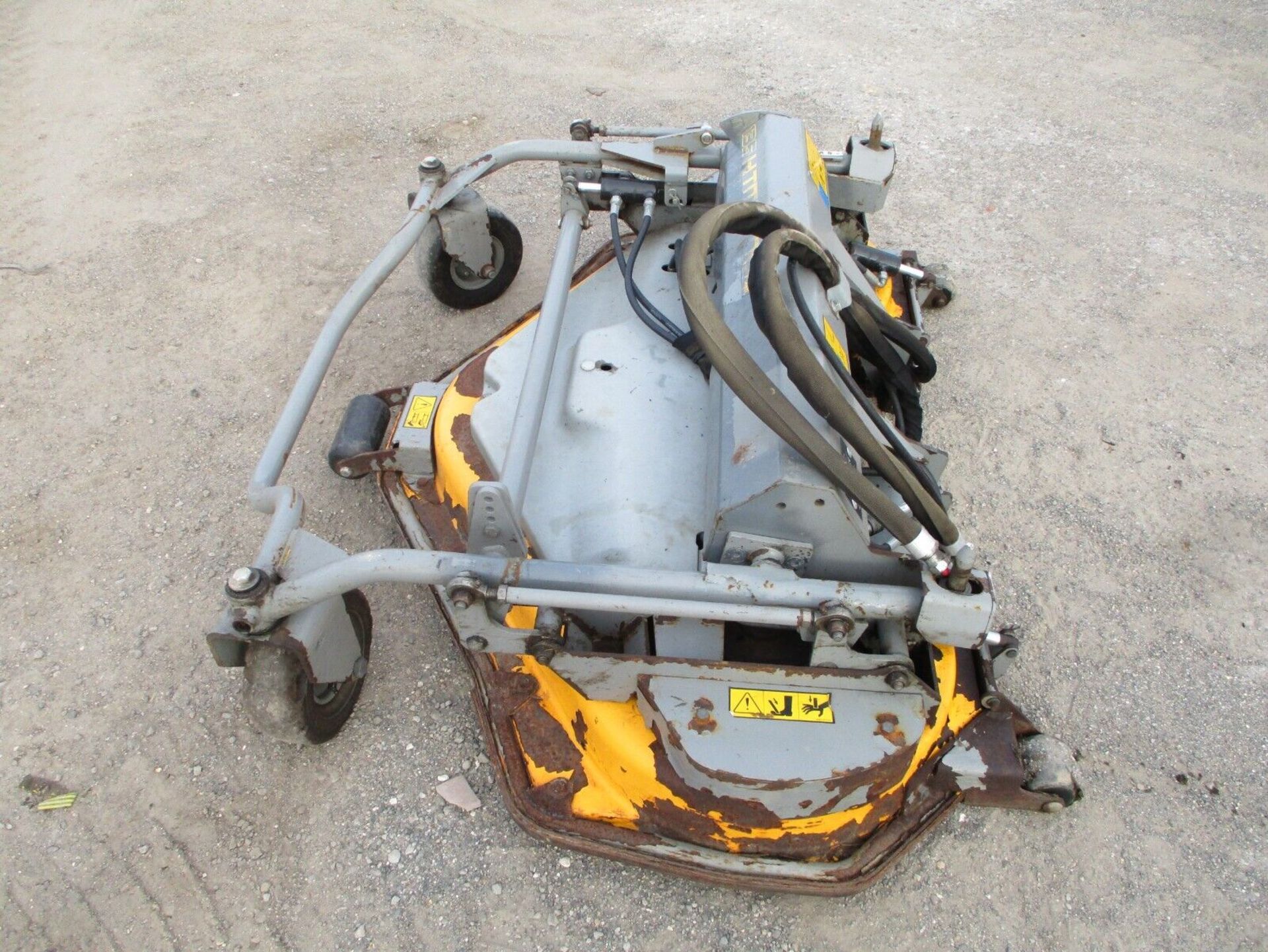 2009 STIGA TITAN 135 HYDRAULIC DRIVE LAWN MOWER 135CM MULCHING DECK - Image 2 of 6