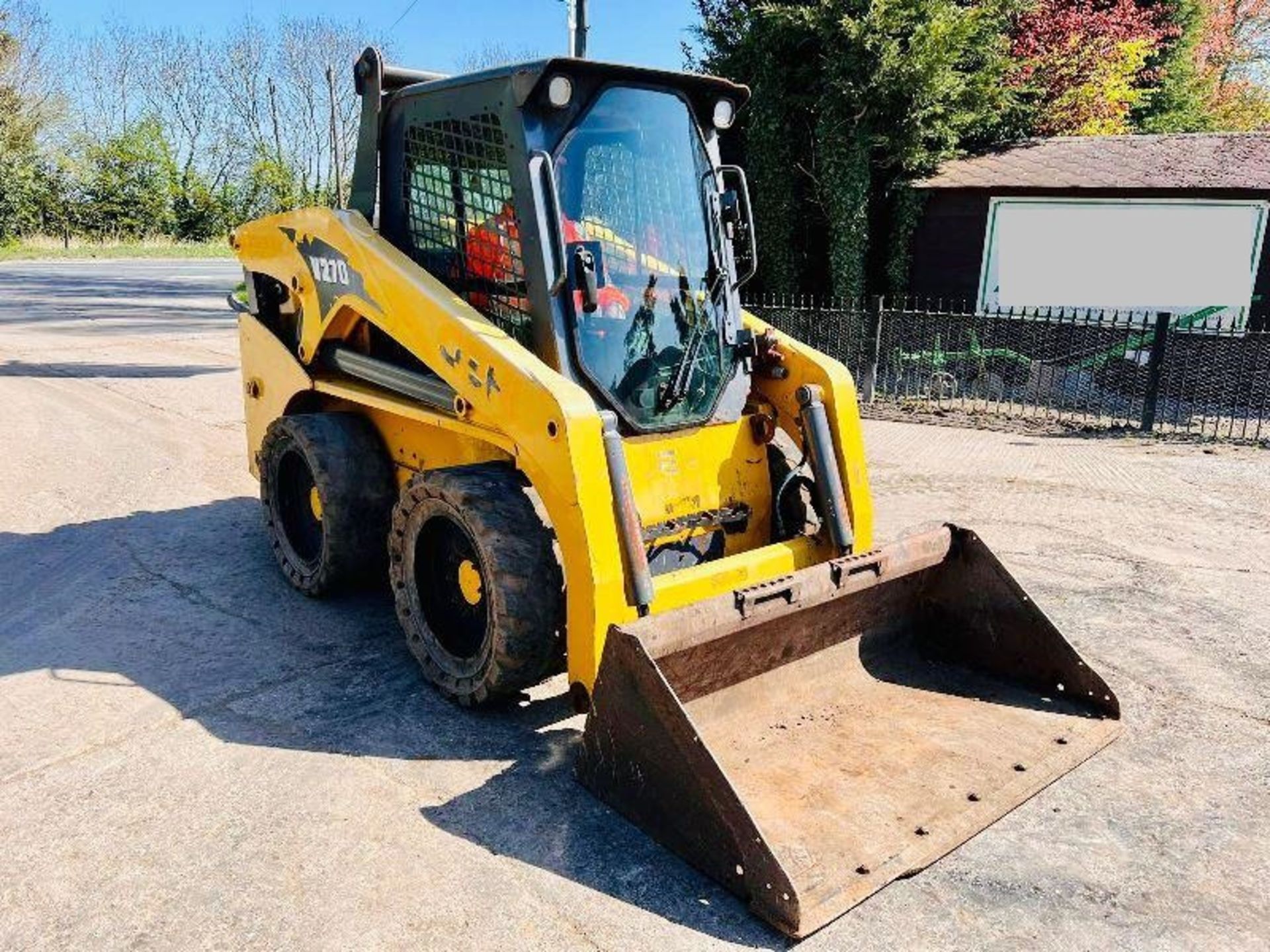 GEHL V270 4WD SKIDSTEER *HIGH LIFT , YEAR 2011* C/W REVERSE CAMERA - Image 8 of 21