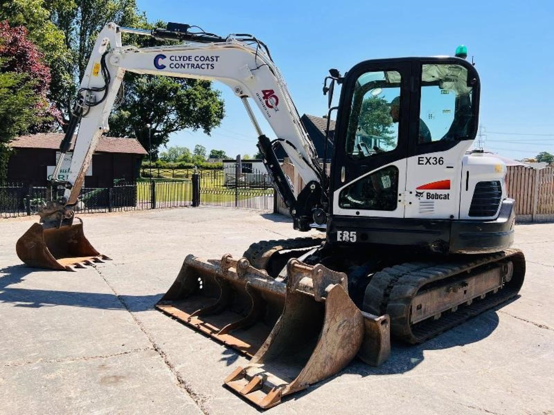 BOBCAT E85 EXCAVATOR *ZERO SWING, YEAR 2019, 4962 HOURS* C/W 3 X BUCKETS - Image 18 of 19