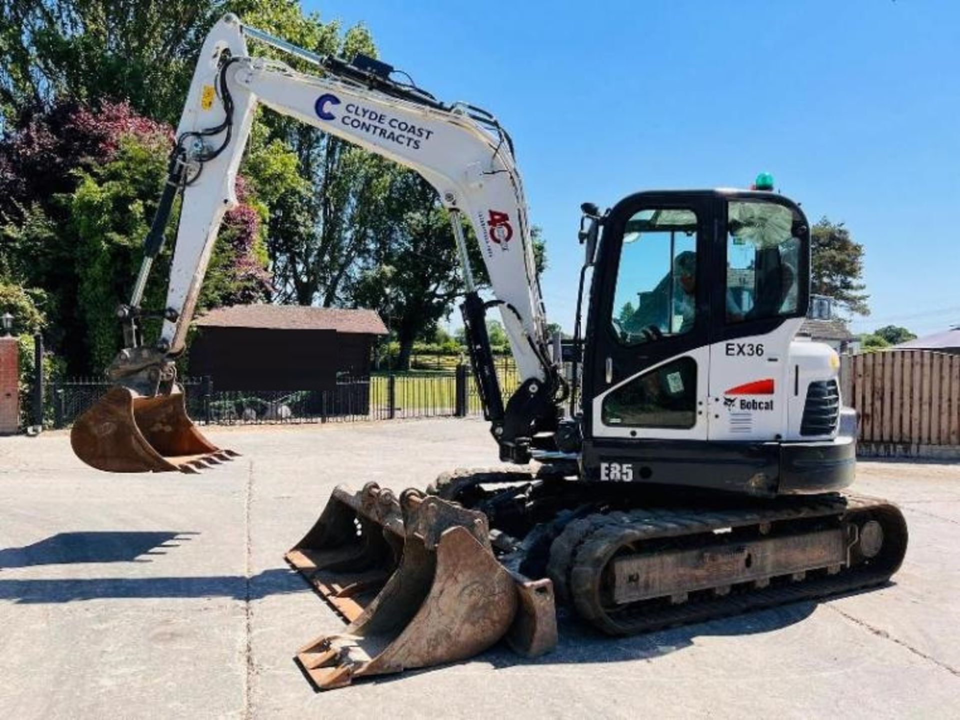 BOBCAT E85 EXCAVATOR *ZERO SWING, YEAR 2019, 4962 HOURS* C/W 3 X BUCKETS - Image 3 of 19