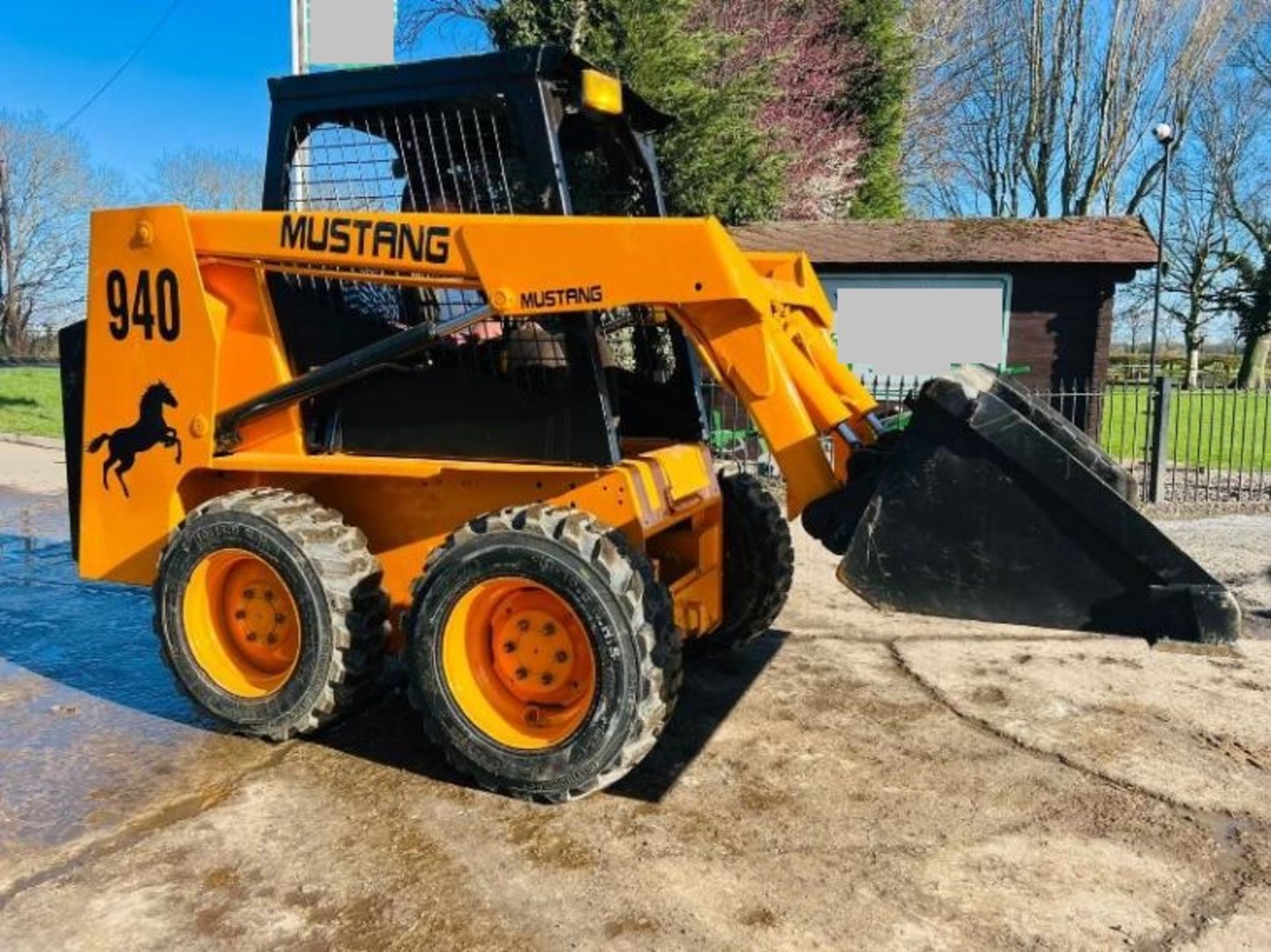 MUSTANG 940 4WD SKIDSTEER C/W BUCKET - Image 6 of 11