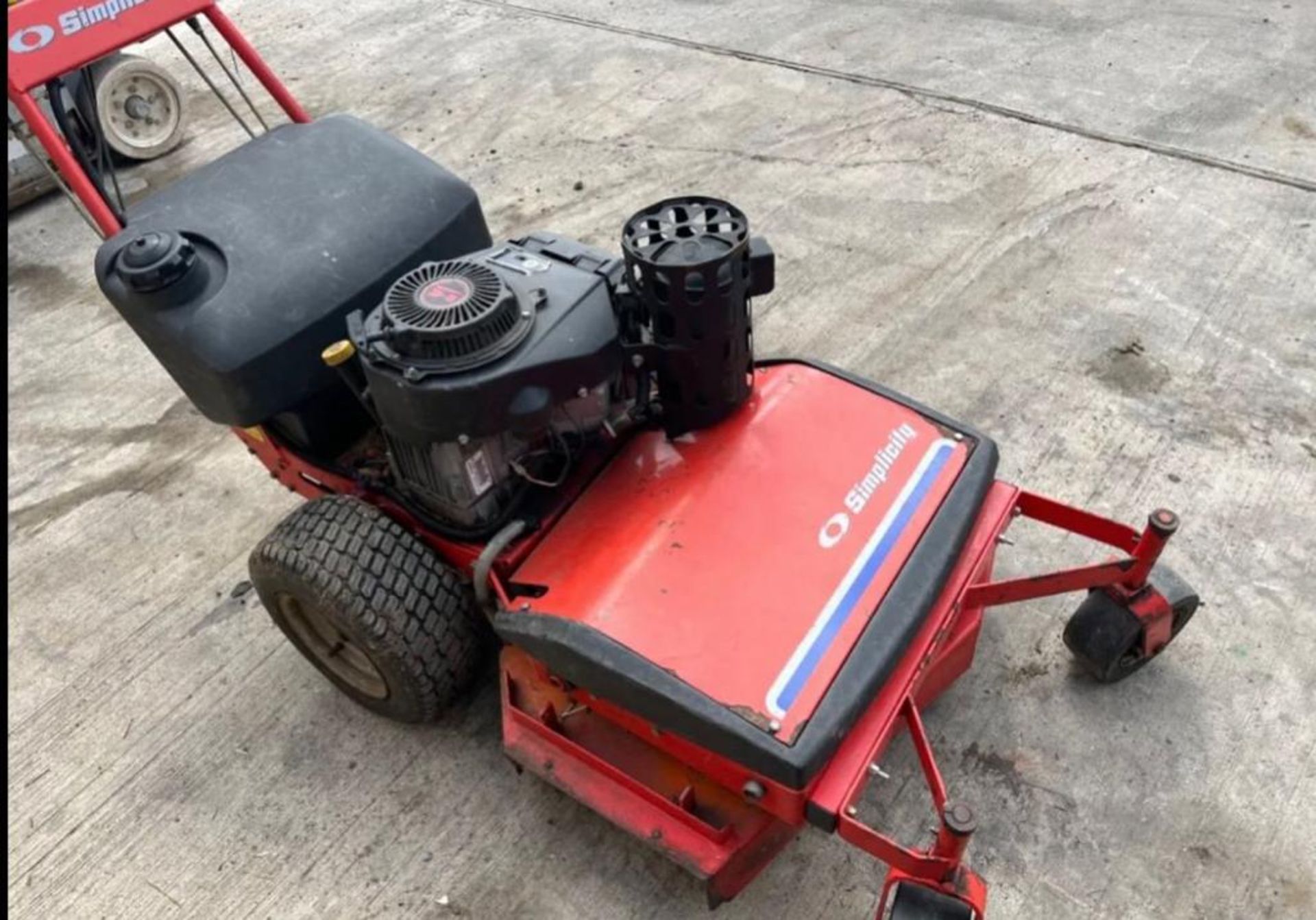 SIMPLICITY ZERO TURN PEDESTRIAN OUTFRONT MOWER