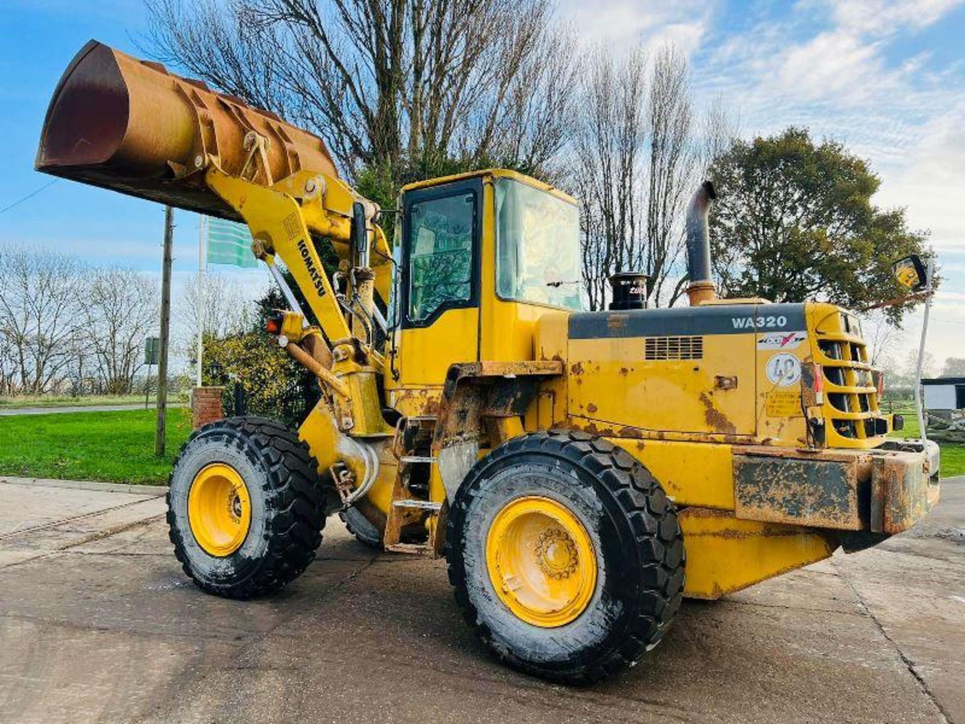 KOMATSU WA320 4WD LOADING SHOVEL C/W LOADMASTER 8000X MONITORE - Image 2 of 10