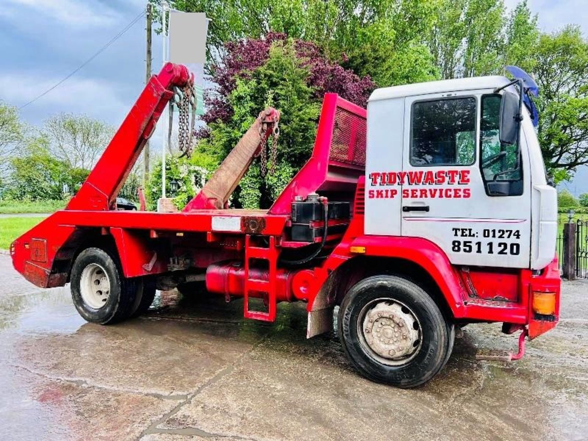 MAN 18.225 4X2 SKIP LORRY C/W MANUAL GEAR BOX & TELESCOPIC ARMS - Image 4 of 17