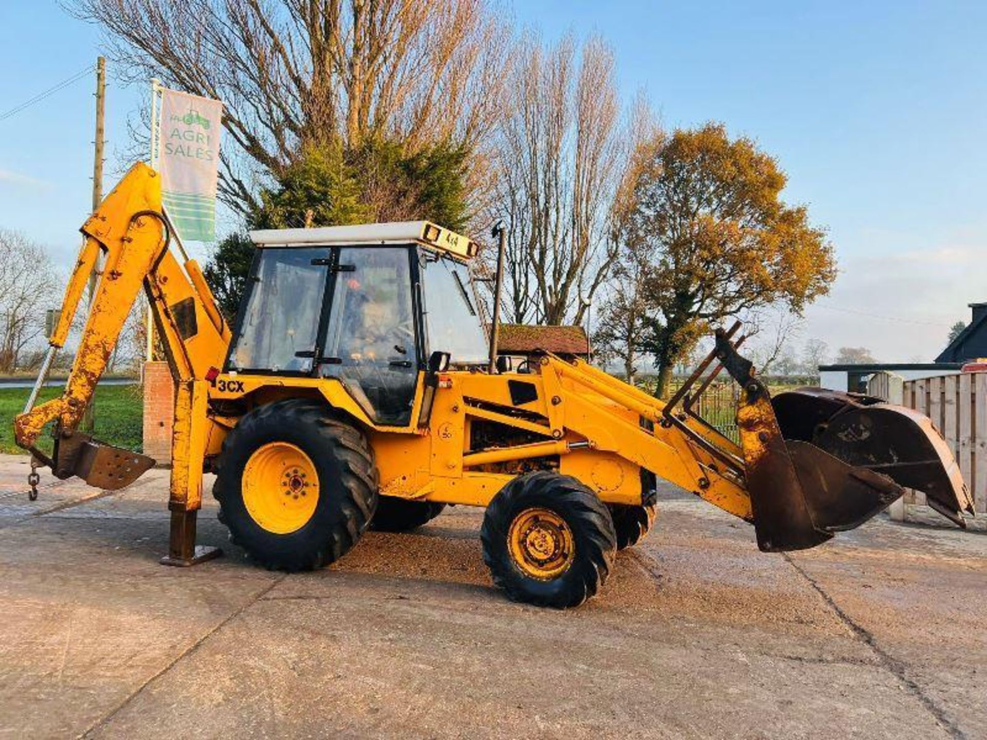 JCB 3CX PROJECT 7 4WD BACKHOE DIGGER C/W 4 X BUCKETS - Image 5 of 10