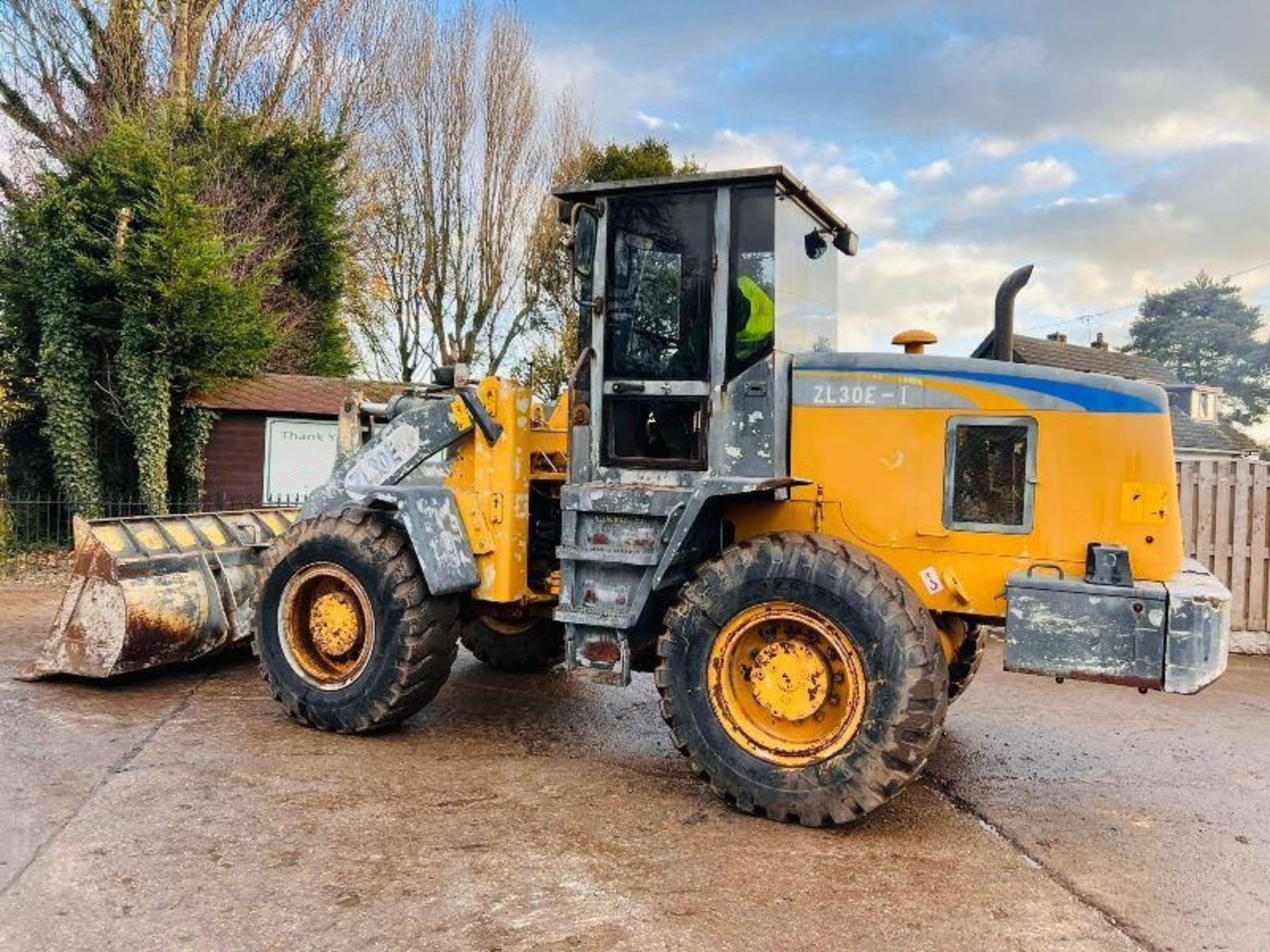 SEM ZL30E-1 4WD LOADING SHOVEL C/W BUCKET - Image 6 of 8