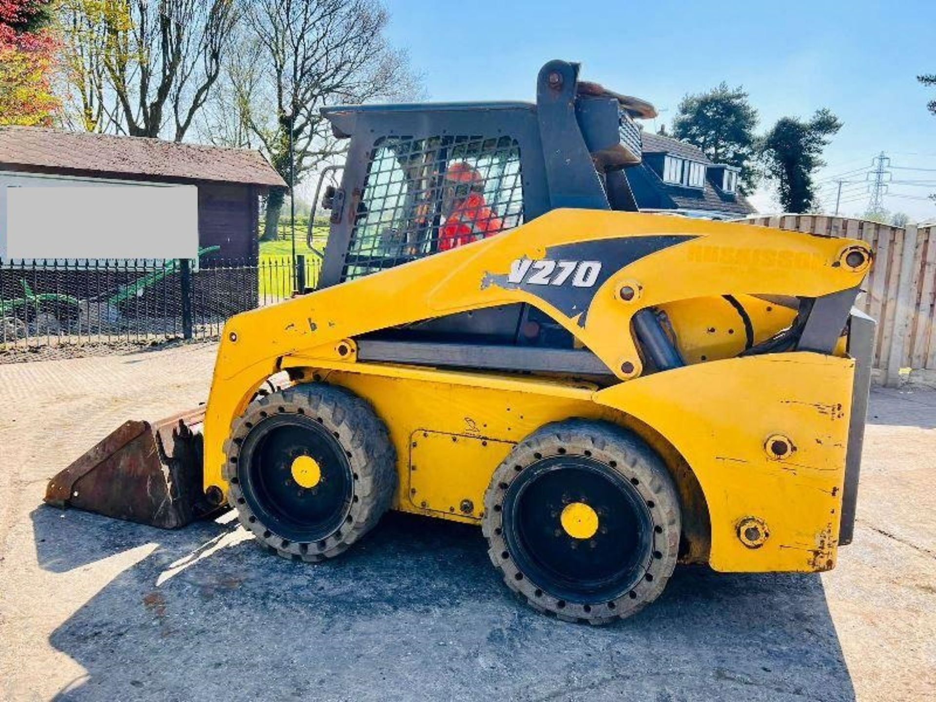 GEHL V270 4WD SKIDSTEER *HIGH LIFT , YEAR 2011* C/W REVERSE CAMERA - Image 3 of 21